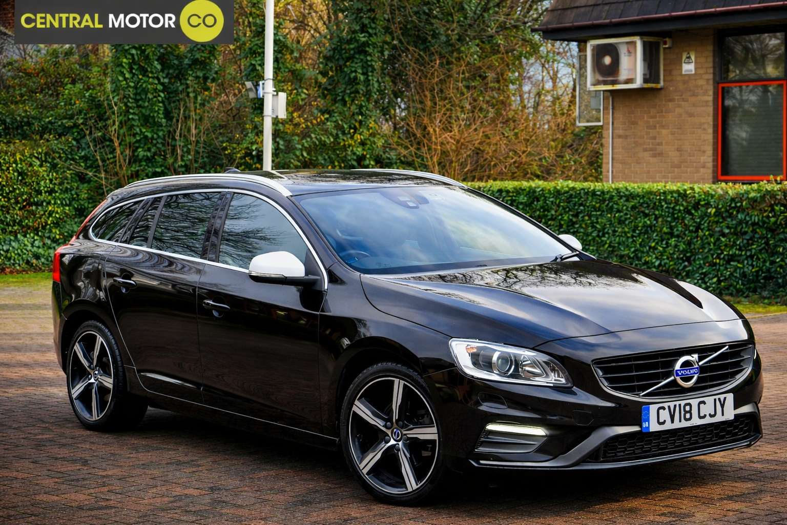 A 2018 VOLVO V60 2.0 D4 R-Design Lux Nav Estate 5dr Diesel Auto Euro 6 (s/s) (190 ps) A 2018 VOLVO V60 2.0 D4 R-Design Lux Nav Estate 5dr Diesel Auto Euro 6 (s/s) (190 ps)