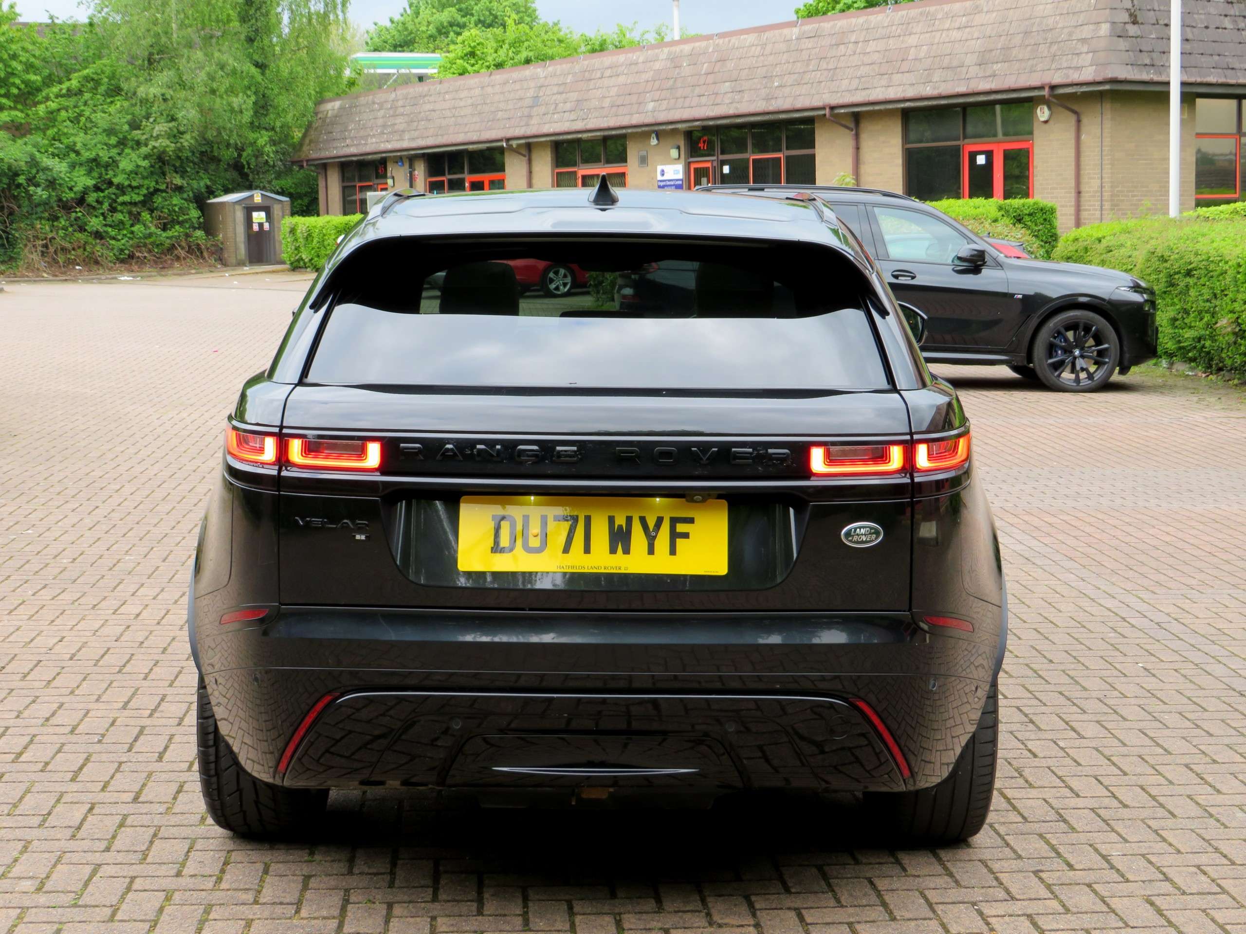 A 2021 LAND ROVER RANGE ROVER VELAR 2.0 D200 MHEV R-Dynamic SE SUV 5dr Diesel Auto 4WD Euro 6 (s/s) (204 ps) A 2021 LAND ROVER RANGE ROVER VELAR 2.0 D200 MHEV R-Dynamic SE SUV 5dr Diesel Auto 4WD Euro 6 (s/s) (204 ps)