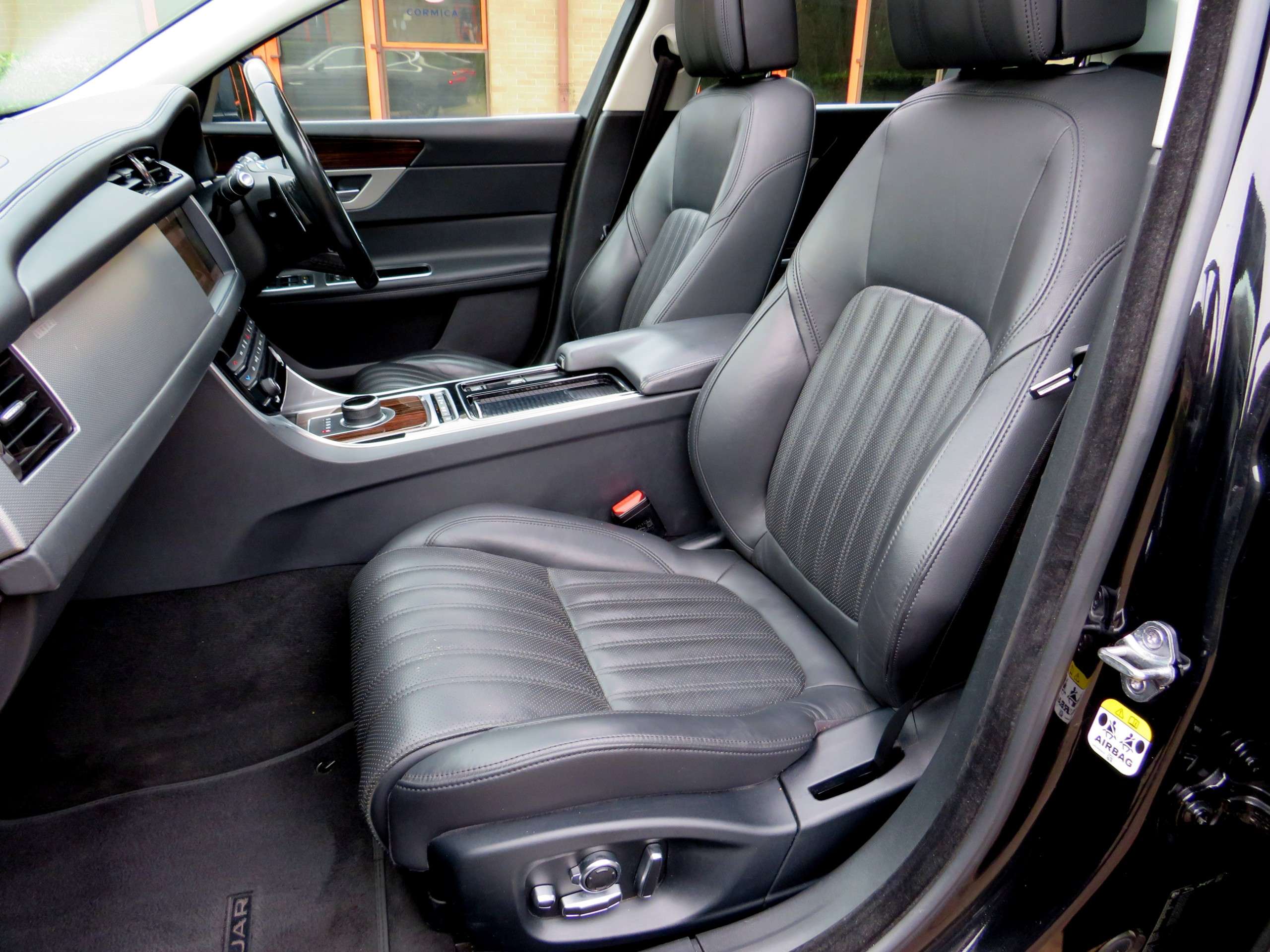 2017 JAGUAR XF 2017 JAGUAR XF