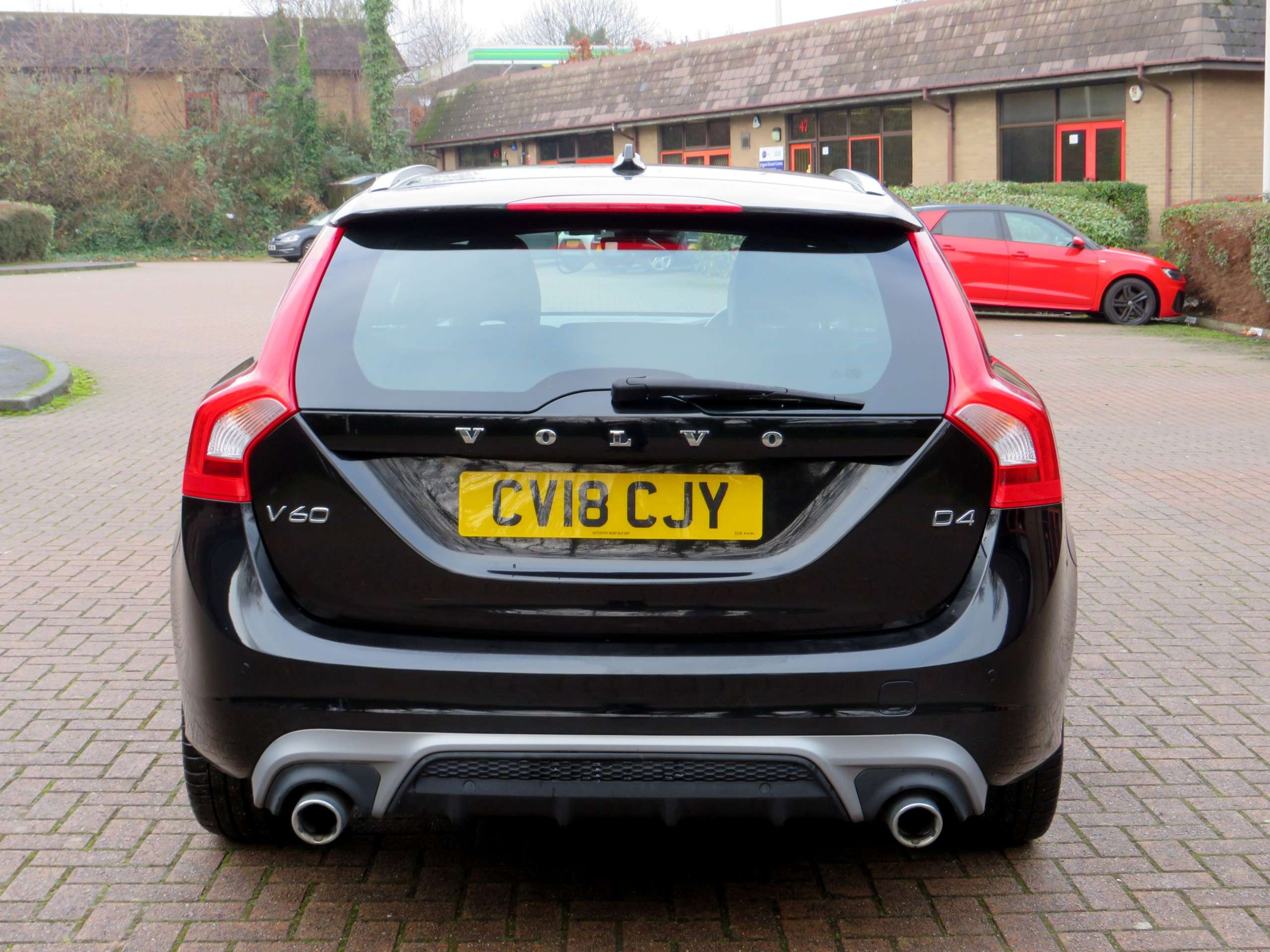 A 2018 VOLVO V60 2.0 D4 R-Design Lux Nav Estate 5dr Diesel Auto Euro 6 (s/s) (190 ps) A 2018 VOLVO V60 2.0 D4 R-Design Lux Nav Estate 5dr Diesel Auto Euro 6 (s/s) (190 ps)