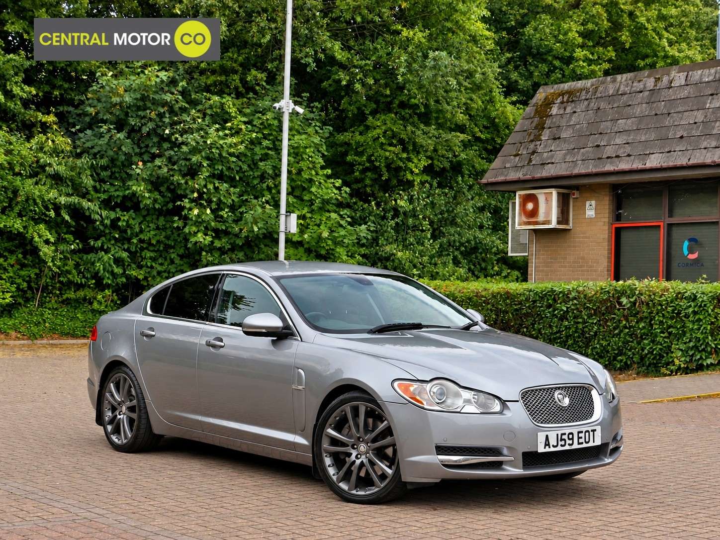 A 2009 JAGUAR XF 3.0d S V6 Premium Luxury Saloon 4dr Diesel Auto Euro 5 (275 ps) A 2009 JAGUAR XF 3.0d S V6 Premium Luxury Saloon 4dr Diesel Auto Euro 5 (275 ps)