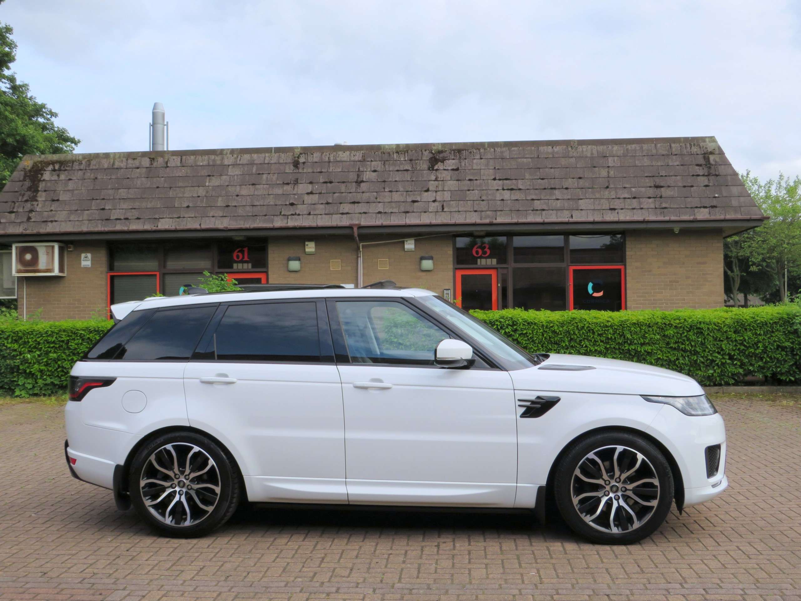 A 2019 LAND ROVER RANGE ROVER SPORT 3.0 SD V6 HSE Dynamic SUV 5dr Diesel Auto 4WD Euro 6 (s/s) (306 ps) A 2019 LAND ROVER RANGE ROVER SPORT 3.0 SD V6 HSE Dynamic SUV 5dr Diesel Auto 4WD Euro 6 (s/s) (306 ps)