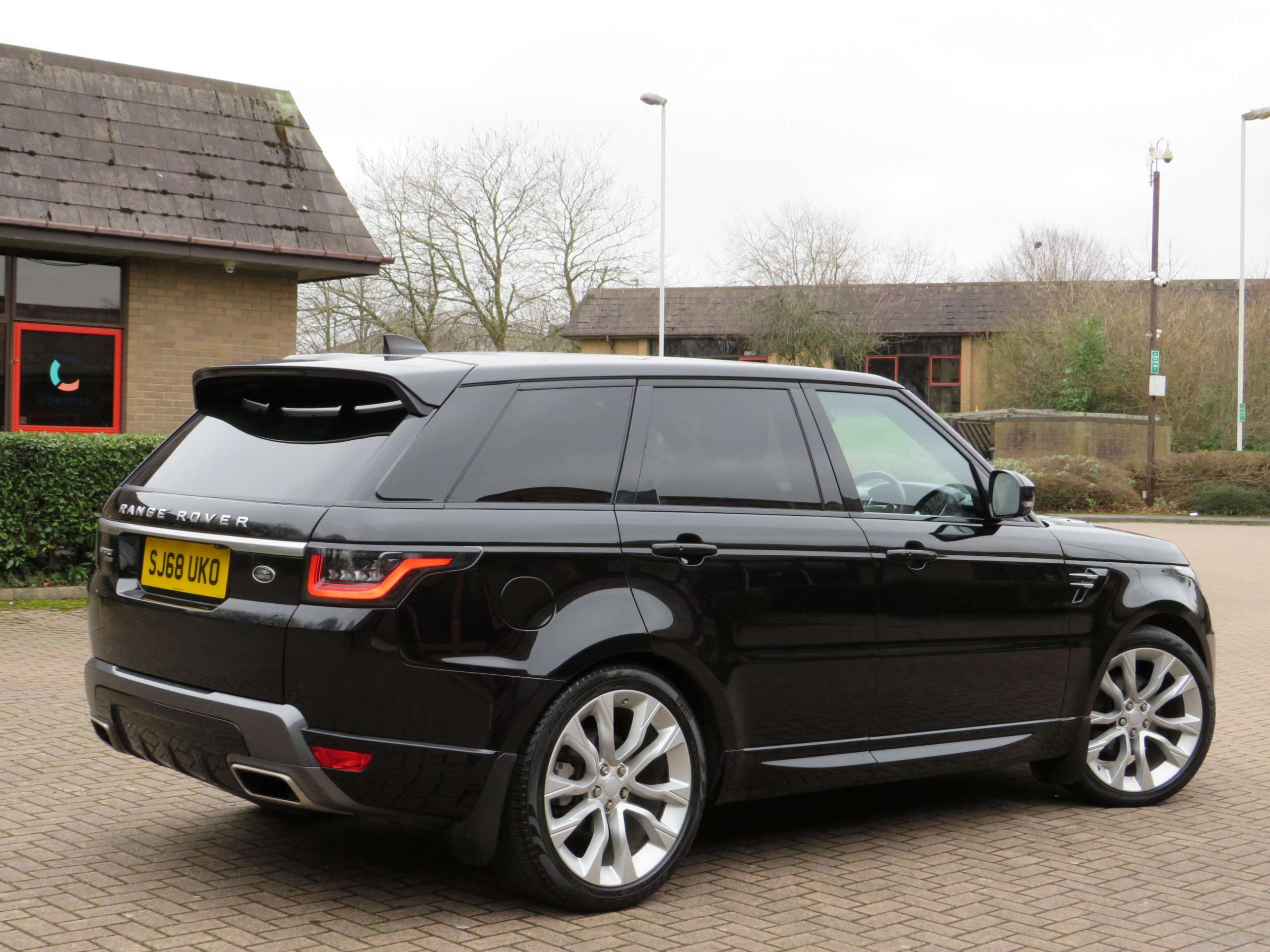 A 2018 LAND ROVER RANGE ROVER SPORT 3.0 SD V6 HSE SUV 5dr Diesel Auto 4WD Euro 6 (s/s) (306 ps) A 2018 LAND ROVER RANGE ROVER SPORT 3.0 SD V6 HSE SUV 5dr Diesel Auto 4WD Euro 6 (s/s) (306 ps)