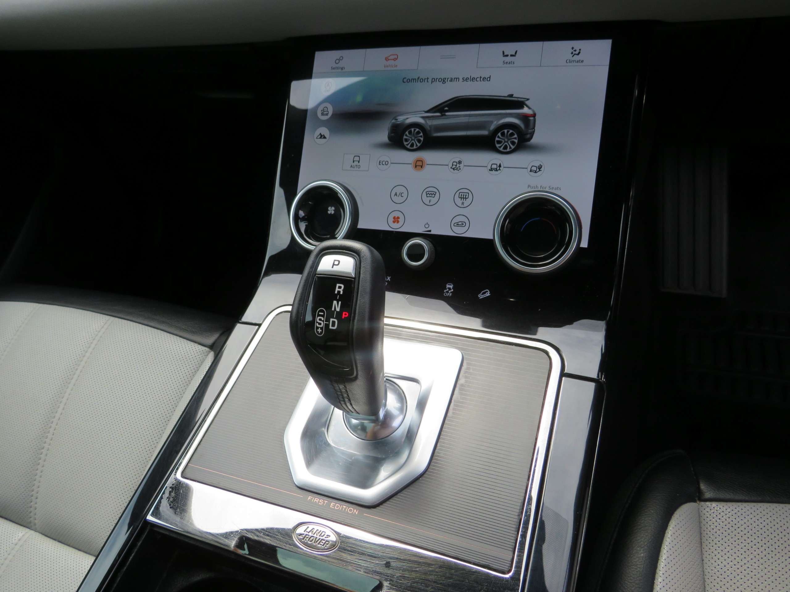2019 LAND ROVER RANGE ROVER EVOQUE 2019 LAND ROVER RANGE ROVER EVOQUE