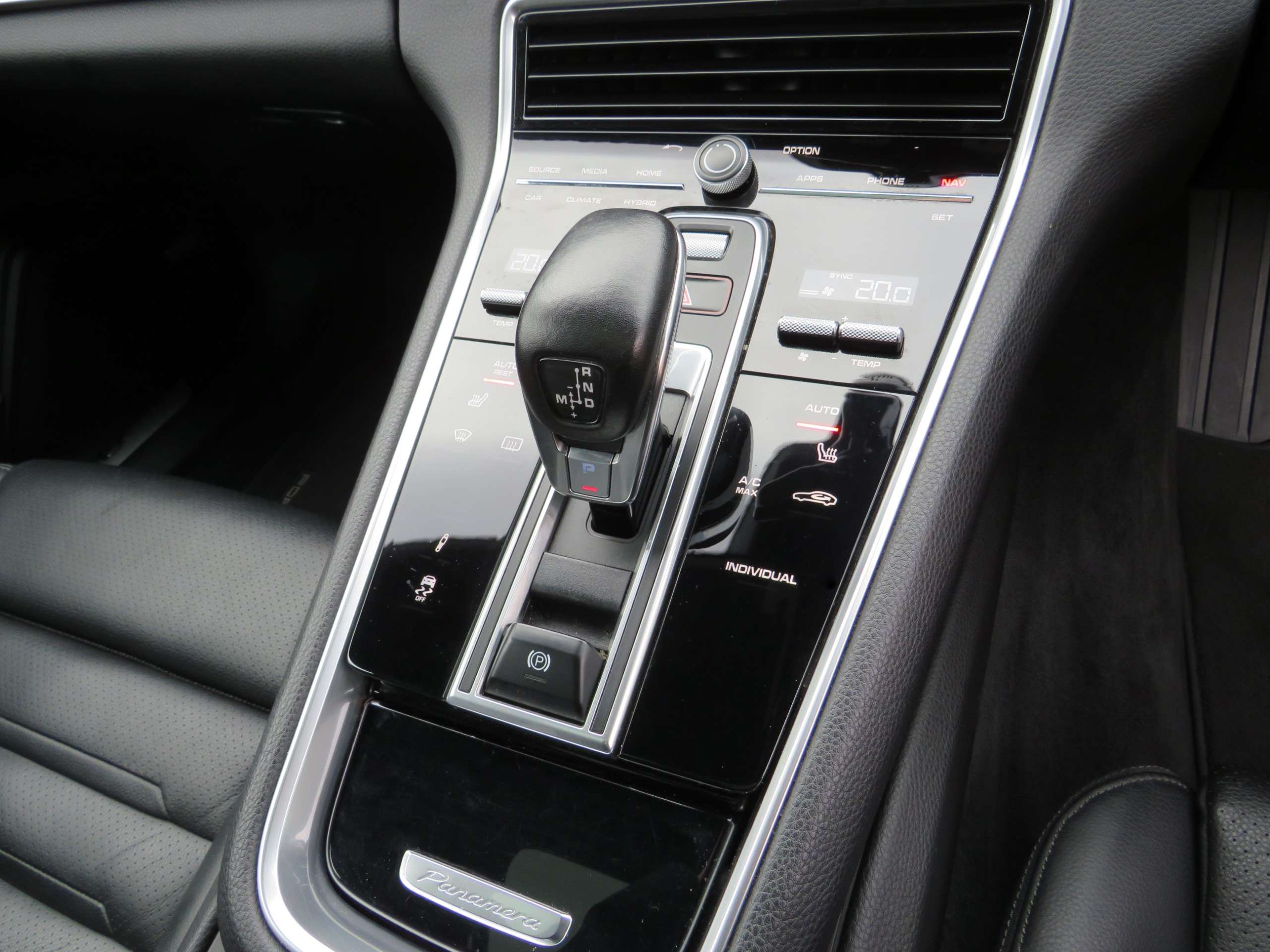 2018 PORSCHE PANAMERA 2018 PORSCHE PANAMERA