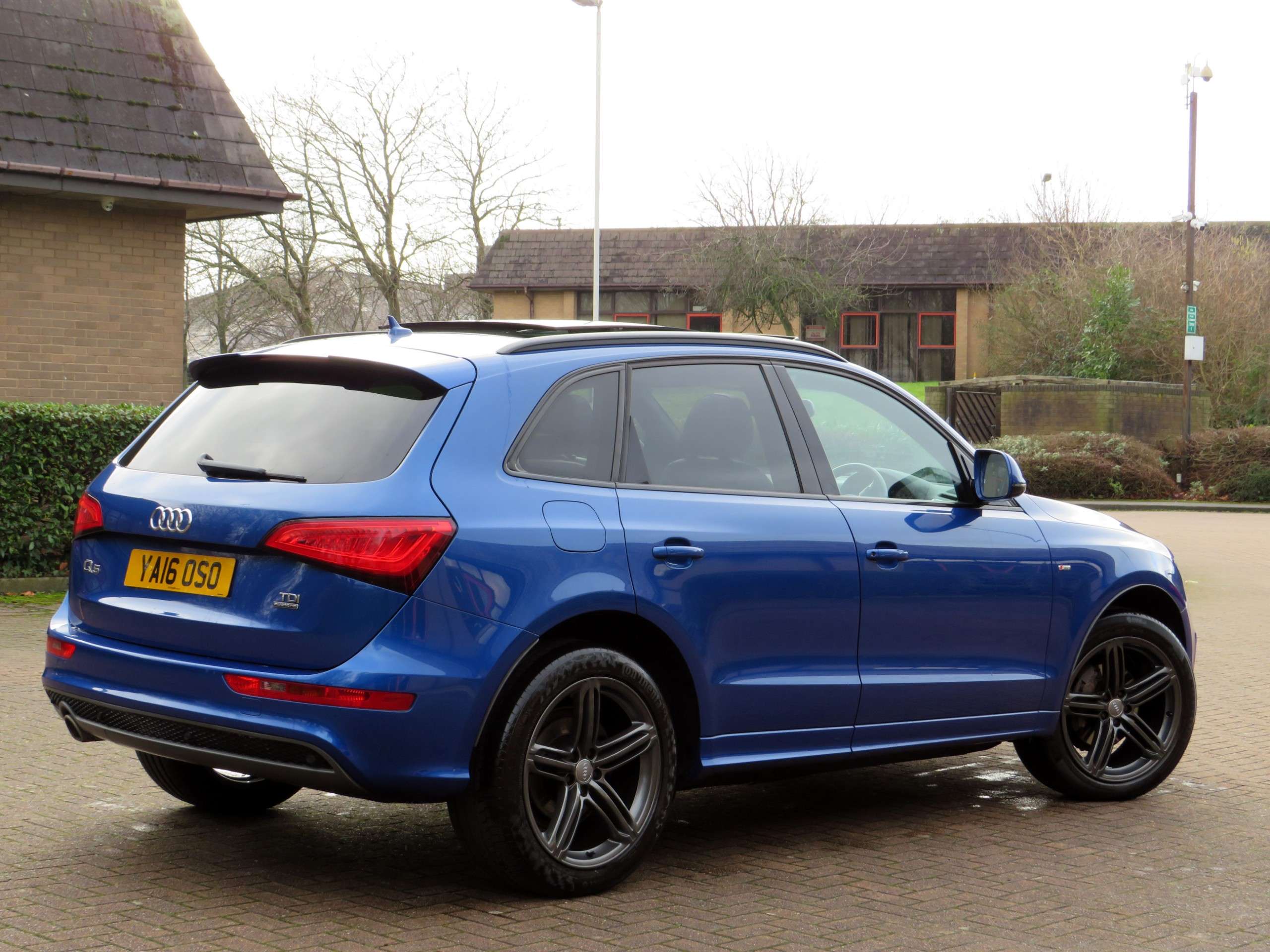 A 2016 AUDI Q5 2.0 TDI S line Plus SUV 5dr Diesel S Tronic quattro Euro 6 (s/s) (190 ps) A 2016 AUDI Q5 2.0 TDI S line Plus SUV 5dr Diesel S Tronic quattro Euro 6 (s/s) (190 ps)