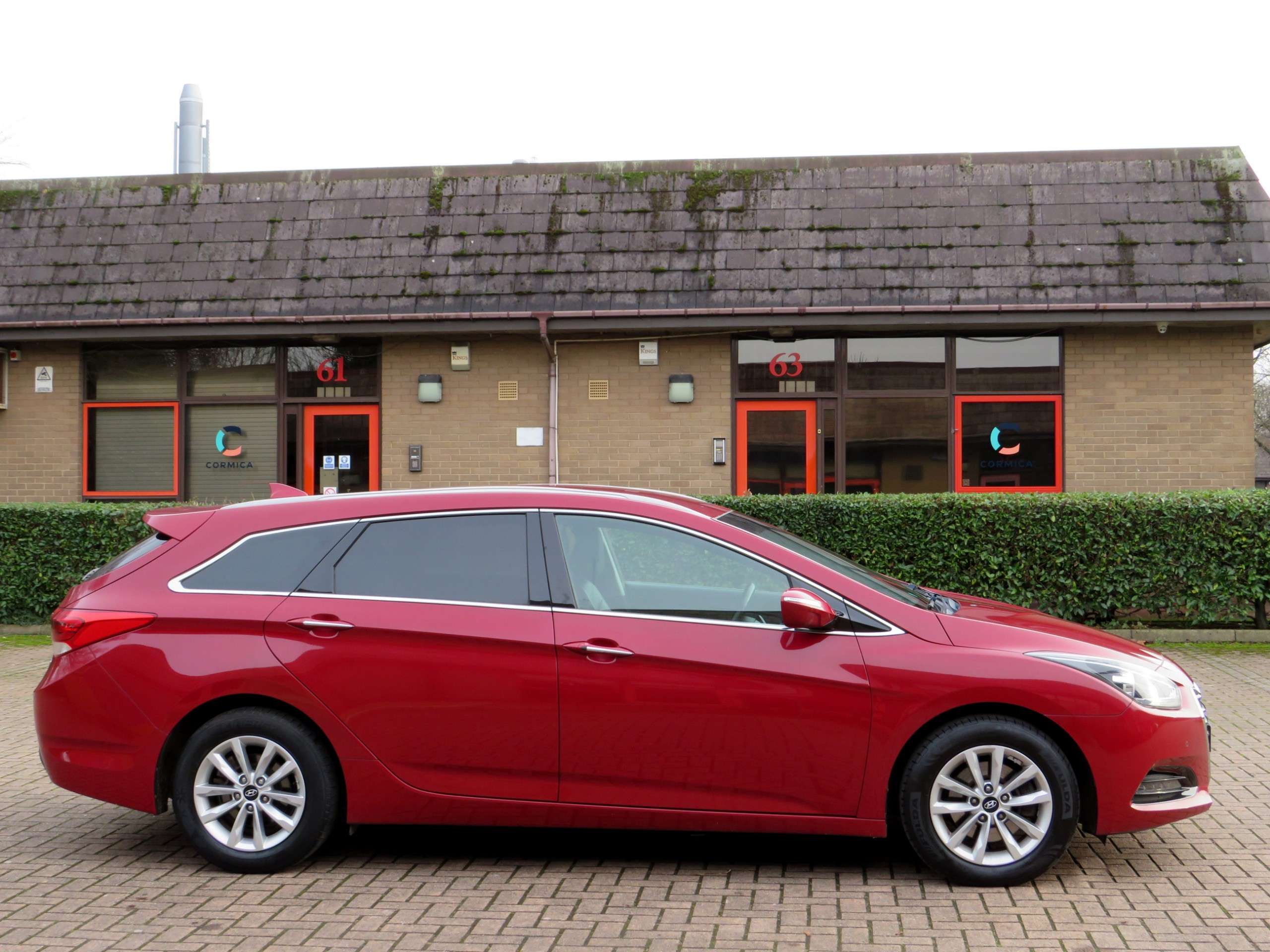 A 2015 HYUNDAI I40 1.7 CRDi Blue Drive SE Nav Business Tourer 5dr Diesel Manual Euro 6 (s/s) (115 ps) A 2015 HYUNDAI I40 1.7 CRDi Blue Drive SE Nav Business Tourer 5dr Diesel Manual Euro 6 (s/s) (115 ps)