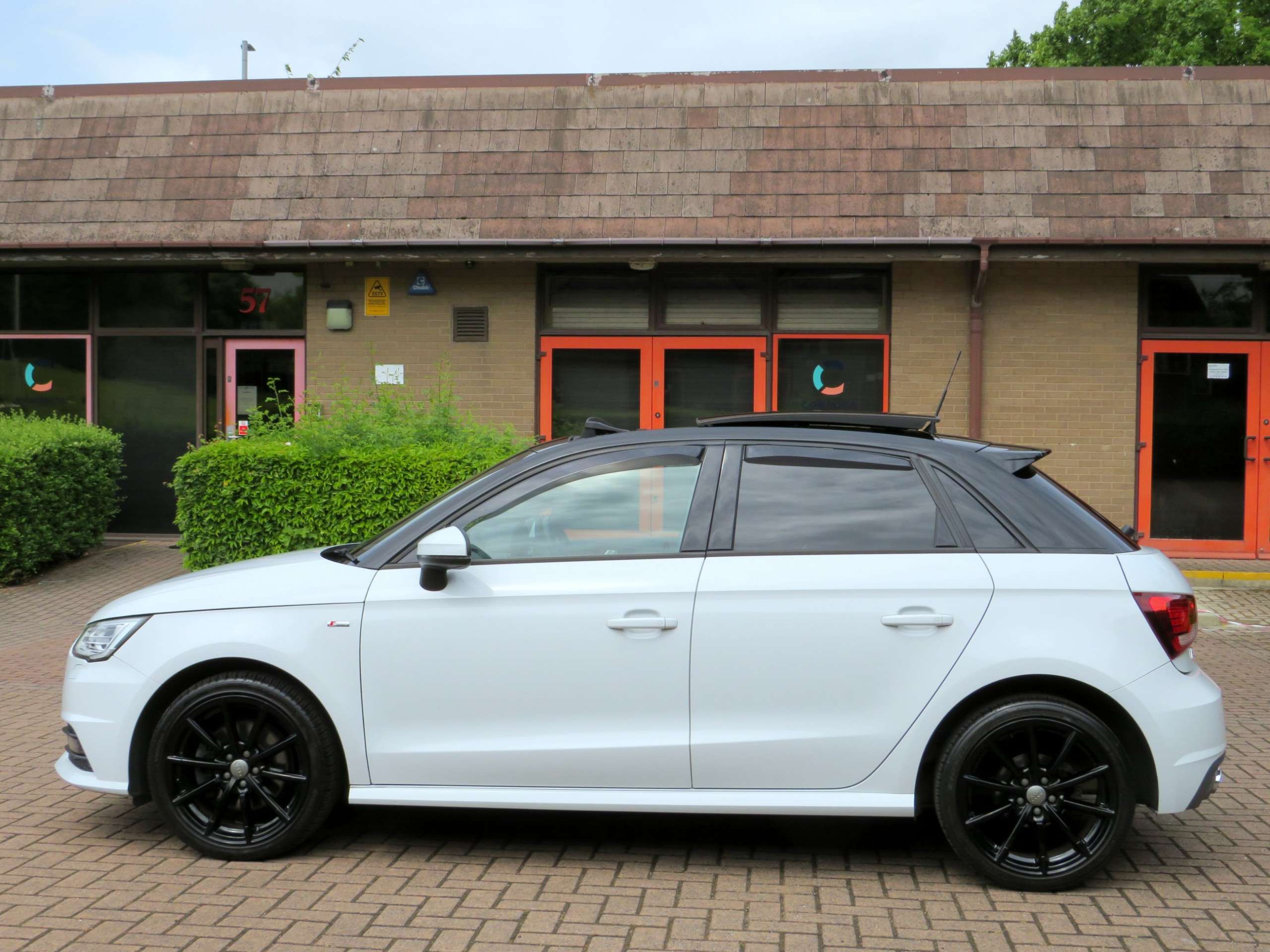 2017 AUDI A1 2017 AUDI A1