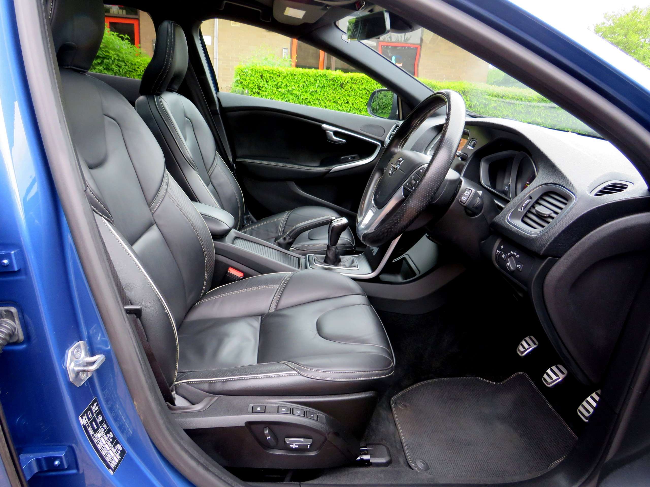 2018 VOLVO V40 2018 VOLVO V40