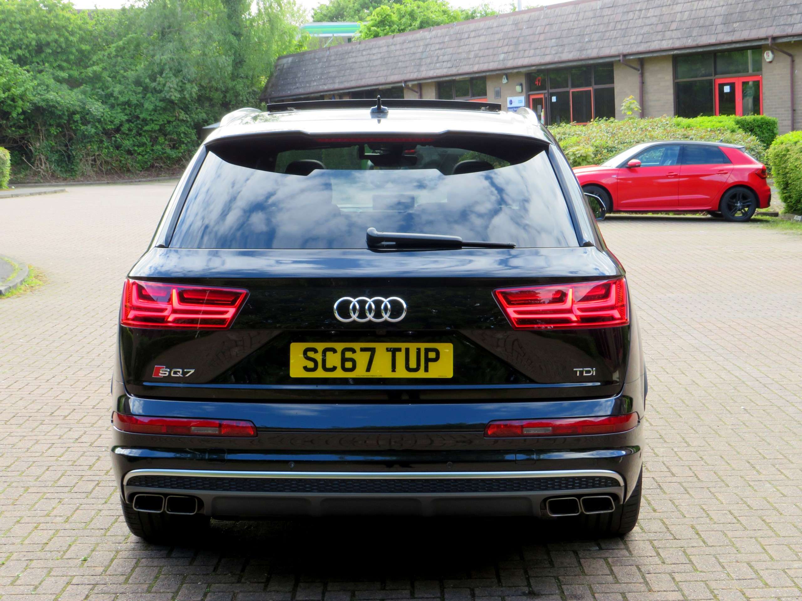 A 2017 AUDI SQ7 4.0 TDI V8 SUV 5dr Diesel Tiptronic quattro Euro 6 (s/s) (435 ps) A 2017 AUDI SQ7 4.0 TDI V8 SUV 5dr Diesel Tiptronic quattro Euro 6 (s/s) (435 ps)