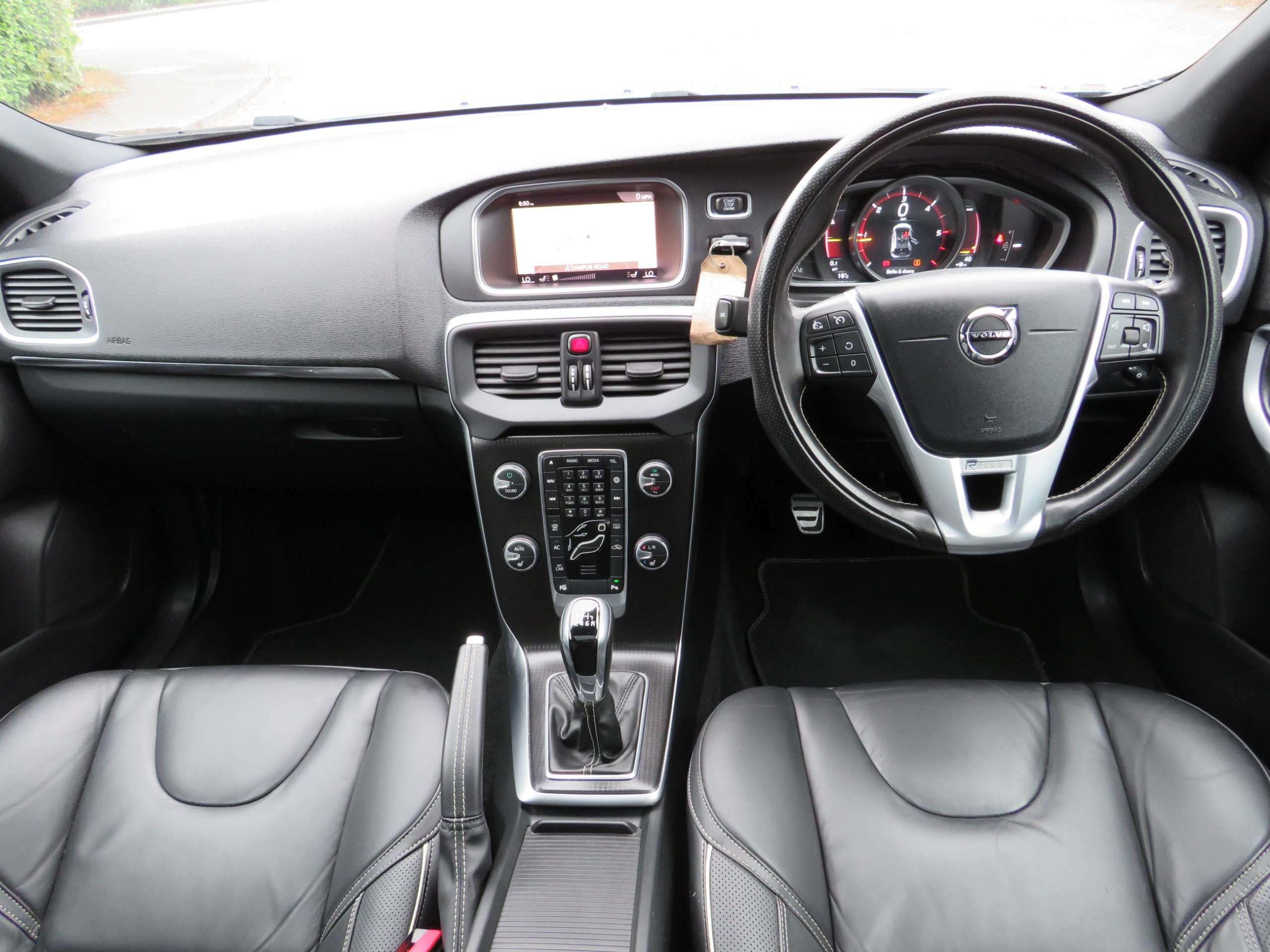 2018 VOLVO V40 2018 VOLVO V40