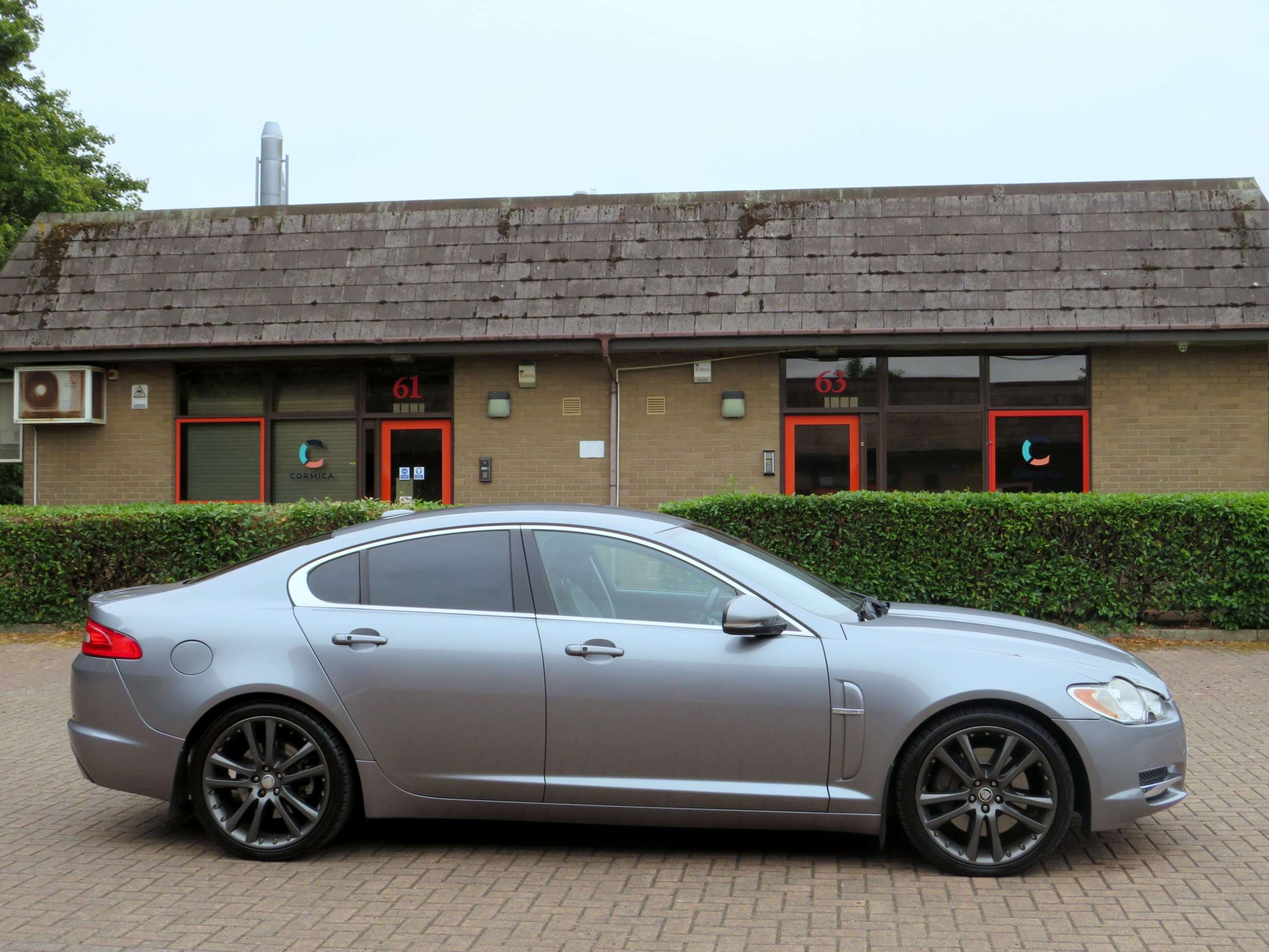 A 2009 JAGUAR XF 3.0d S V6 Premium Luxury Saloon 4dr Diesel Auto Euro 5 (275 ps) A 2009 JAGUAR XF 3.0d S V6 Premium Luxury Saloon 4dr Diesel Auto Euro 5 (275 ps)