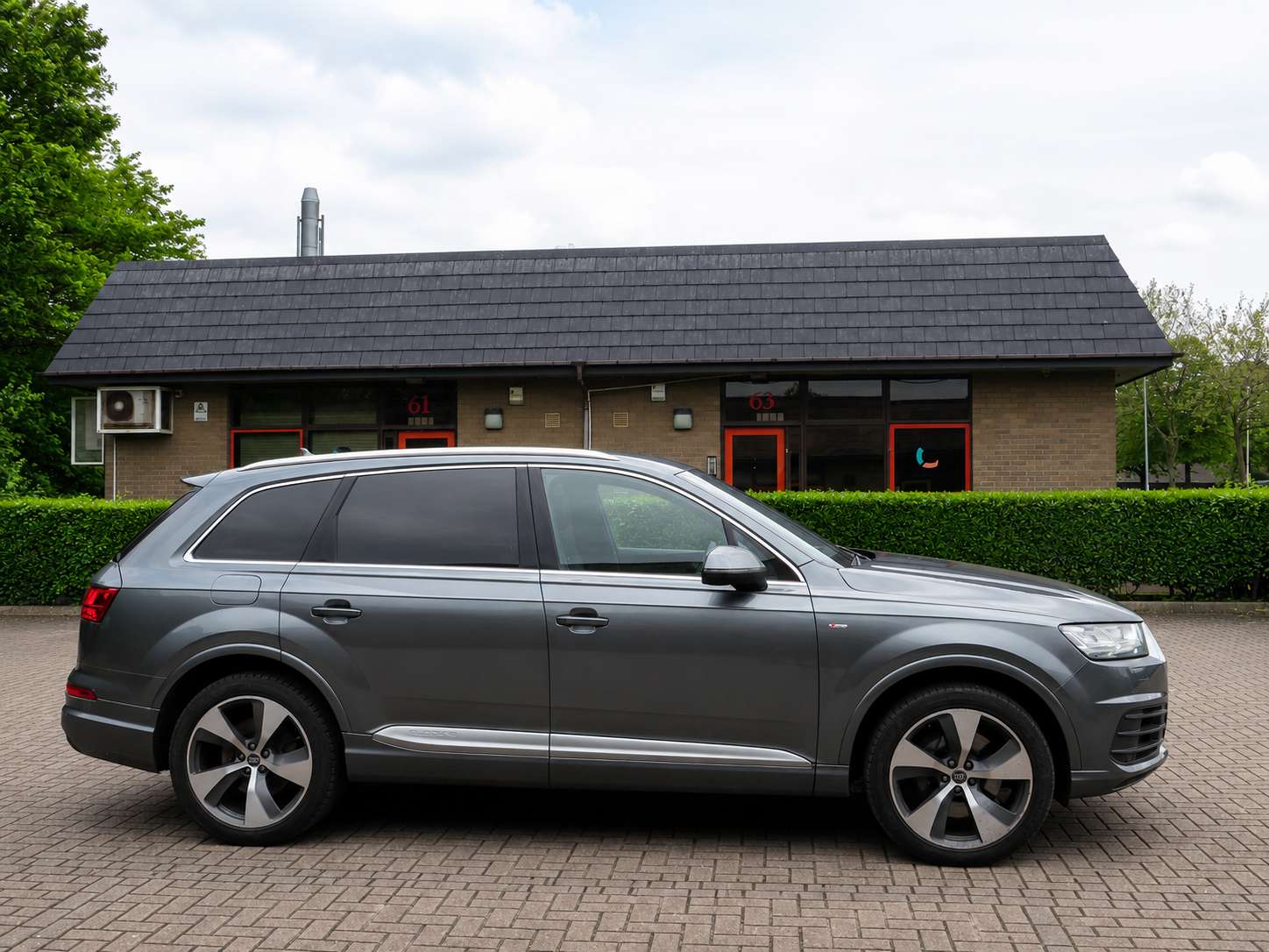A 2016 AUDI Q7 3.0 TDI V6 S line SUV 5dr Diesel Tiptronic quattro Euro 6 (s/s) (272 ps) A 2016 AUDI Q7 3.0 TDI V6 S line SUV 5dr Diesel Tiptronic quattro Euro 6 (s/s) (272 ps)