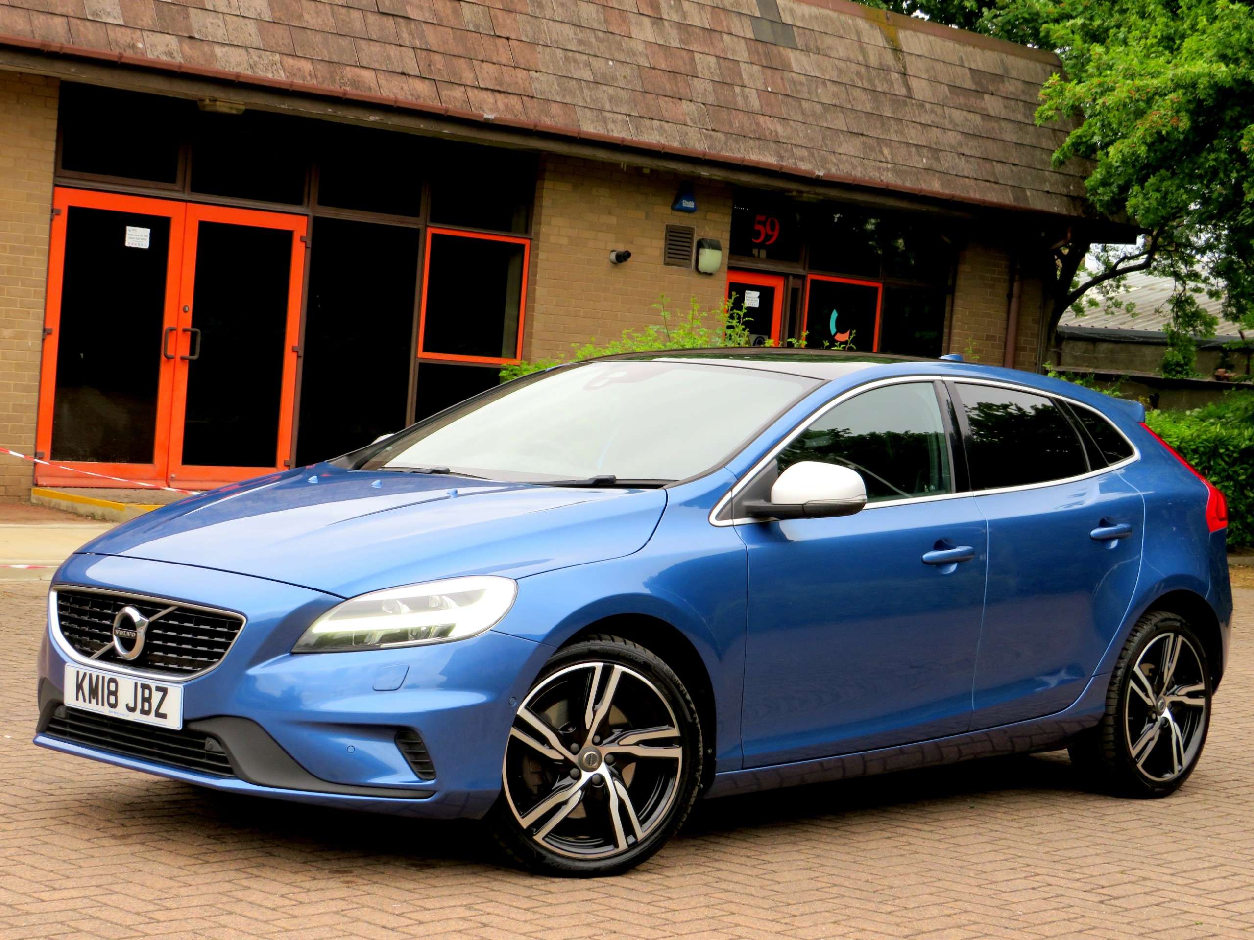 2018 VOLVO V40 2018 VOLVO V40