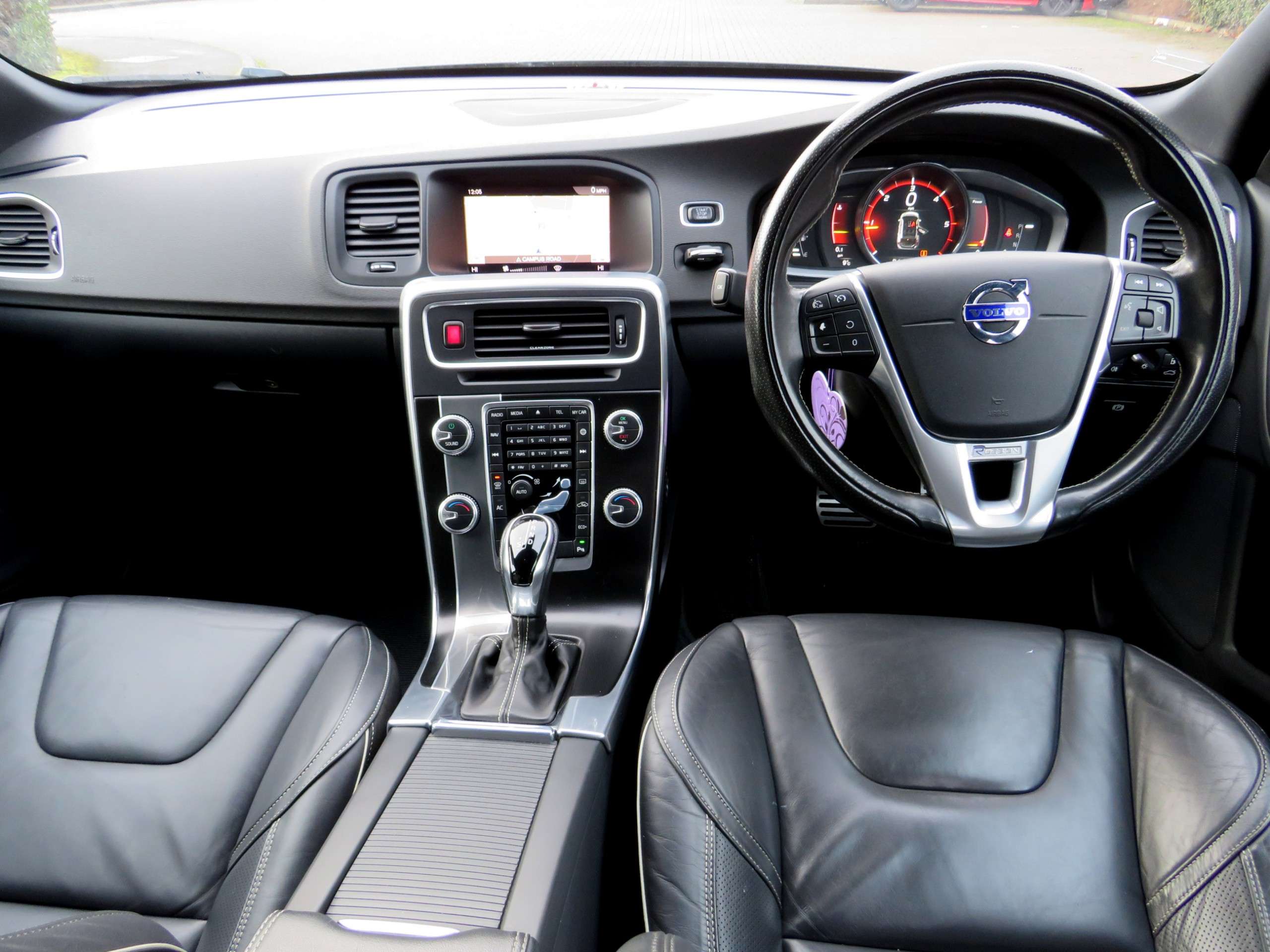 2018 VOLVO V60 2018 VOLVO V60