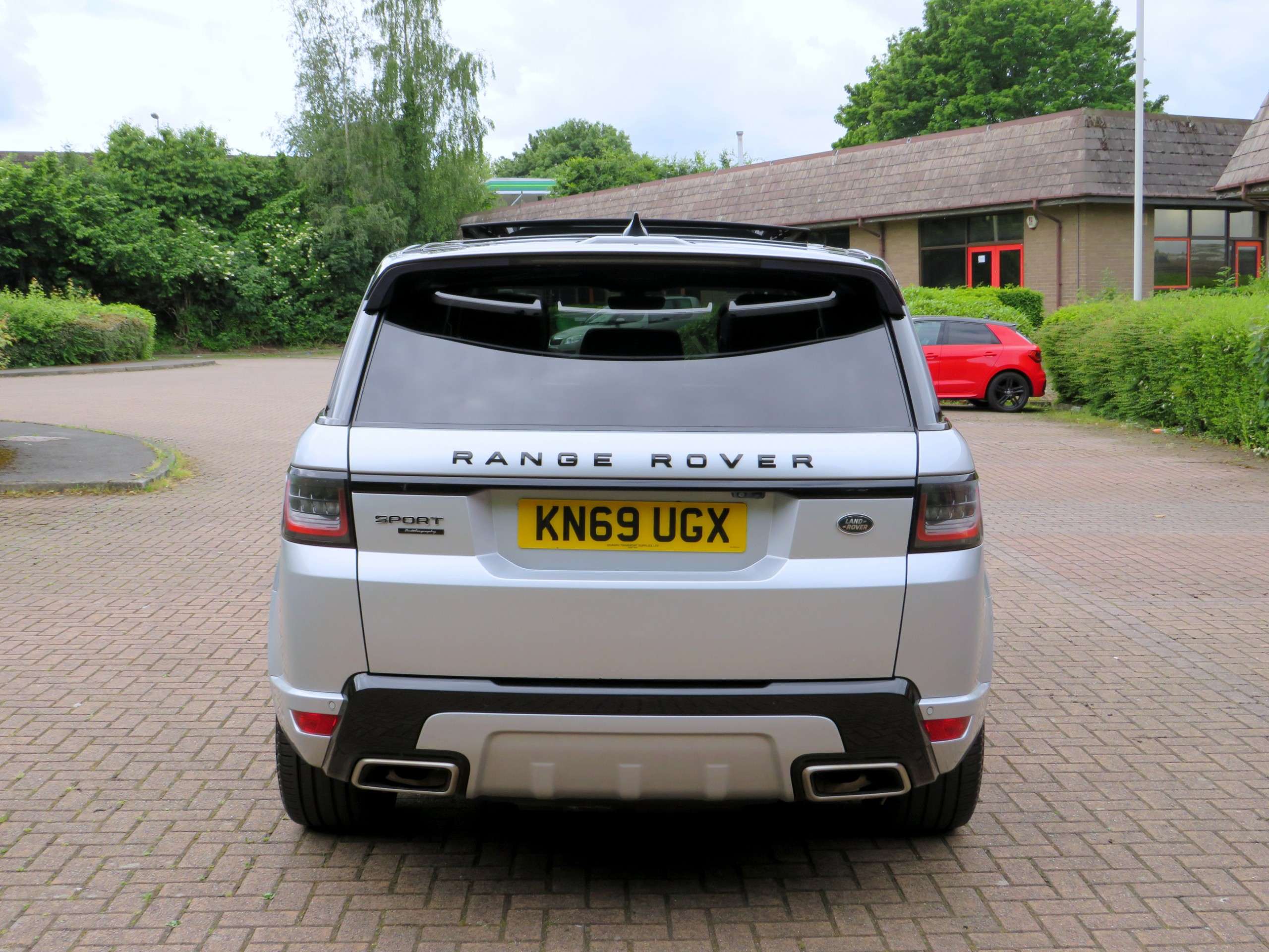 A 2019 LAND ROVER RANGE ROVER SPORT 3.0 SD V6 Autobiography Dynamic SUV 5dr Diesel Auto 4WD Euro 6 (s/s) (306 ps) A 2019 LAND ROVER RANGE ROVER SPORT 3.0 SD V6 Autobiography Dynamic SUV 5dr Diesel Auto 4WD Euro 6 (s/s) (306 ps)