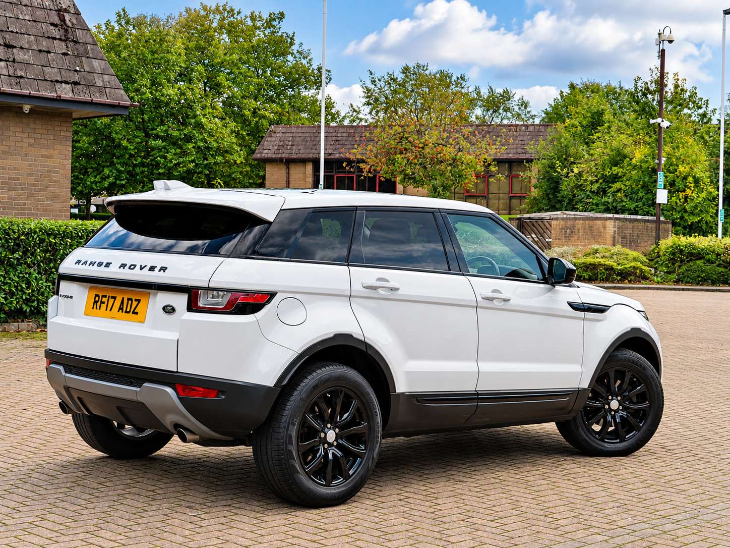 A 2017 LAND ROVER RANGE ROVER EVOQUE 2.0 TD4 SE Tech SUV 5dr Diesel Auto 4WD Euro 6 (s/s) (180 ps) A 2017 LAND ROVER RANGE ROVER EVOQUE 2.0 TD4 SE Tech SUV 5dr Diesel Auto 4WD Euro 6 (s/s) (180 ps)