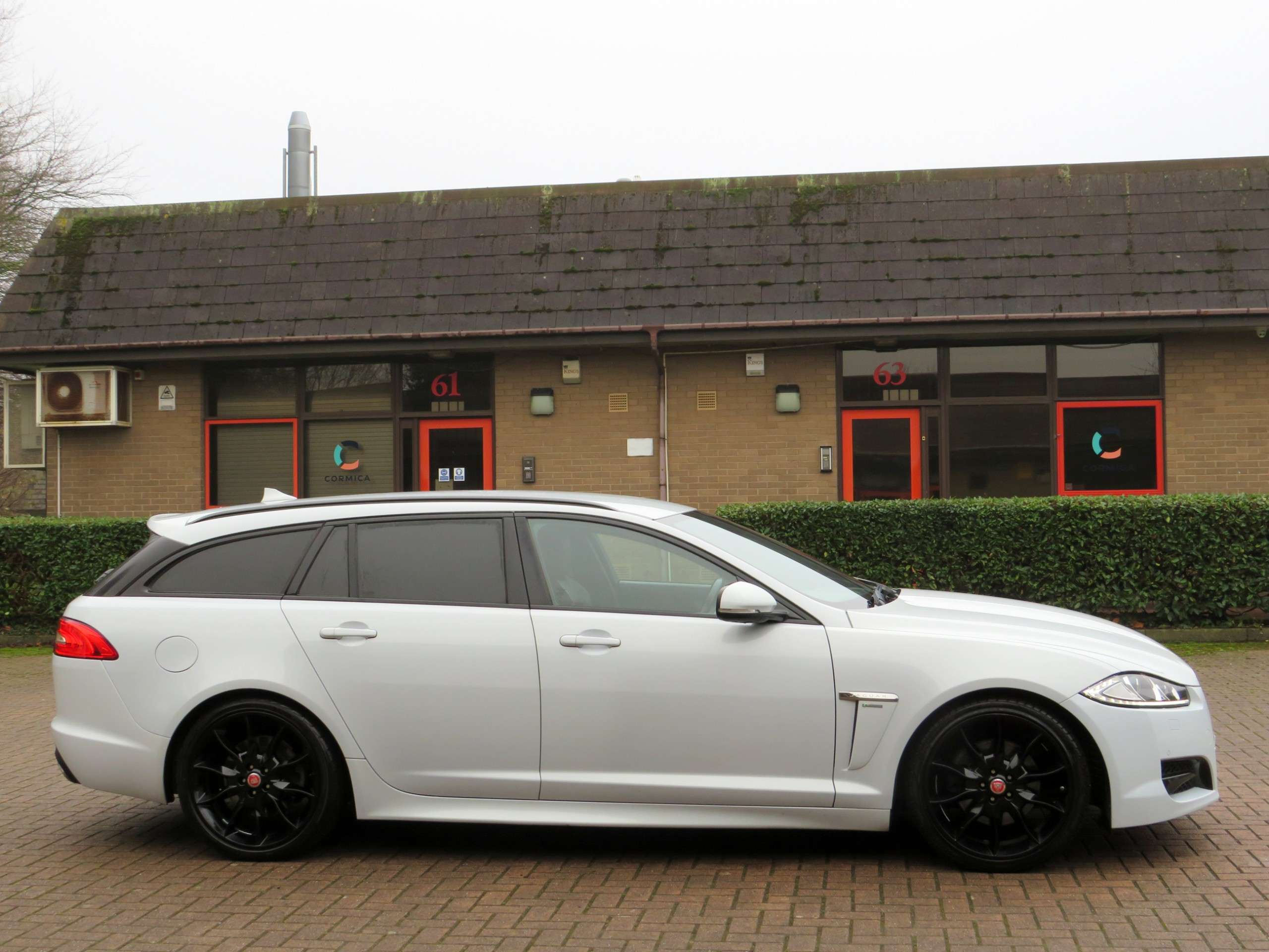 A 2015 JAGUAR XF 2.2d R-Sport Black Sportbrake 5dr Diesel Auto Euro 5 (s/s) (200 ps) A 2015 JAGUAR XF 2.2d R-Sport Black Sportbrake 5dr Diesel Auto Euro 5 (s/s) (200 ps)