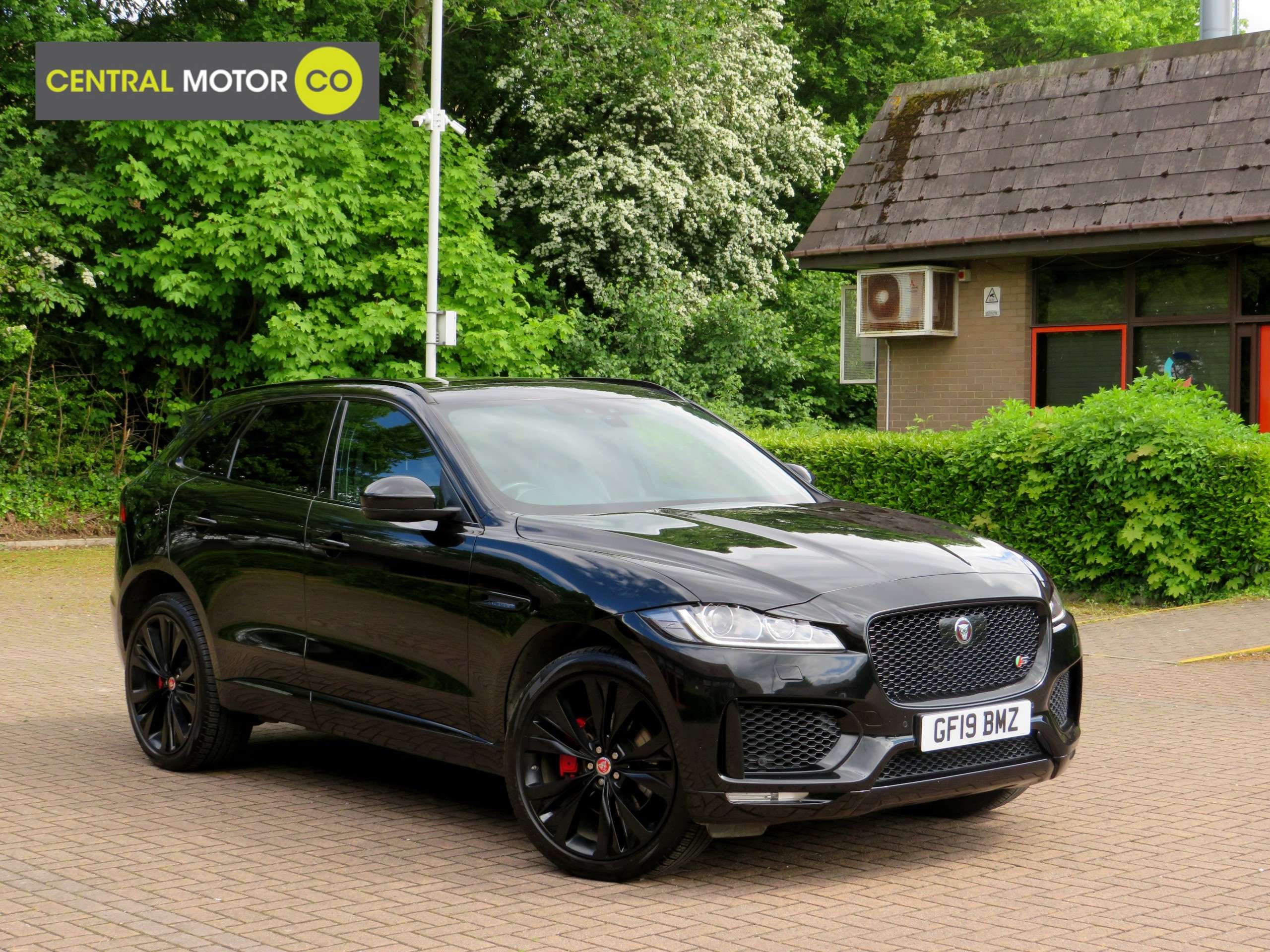 A 2019 JAGUAR F-PACE 3.0 D300 V6 S SUV 5dr Diesel Auto AWD Euro 6 (s/s) (300 ps) A 2019 JAGUAR F-PACE 3.0 D300 V6 S SUV 5dr Diesel Auto AWD Euro 6 (s/s) (300 ps)