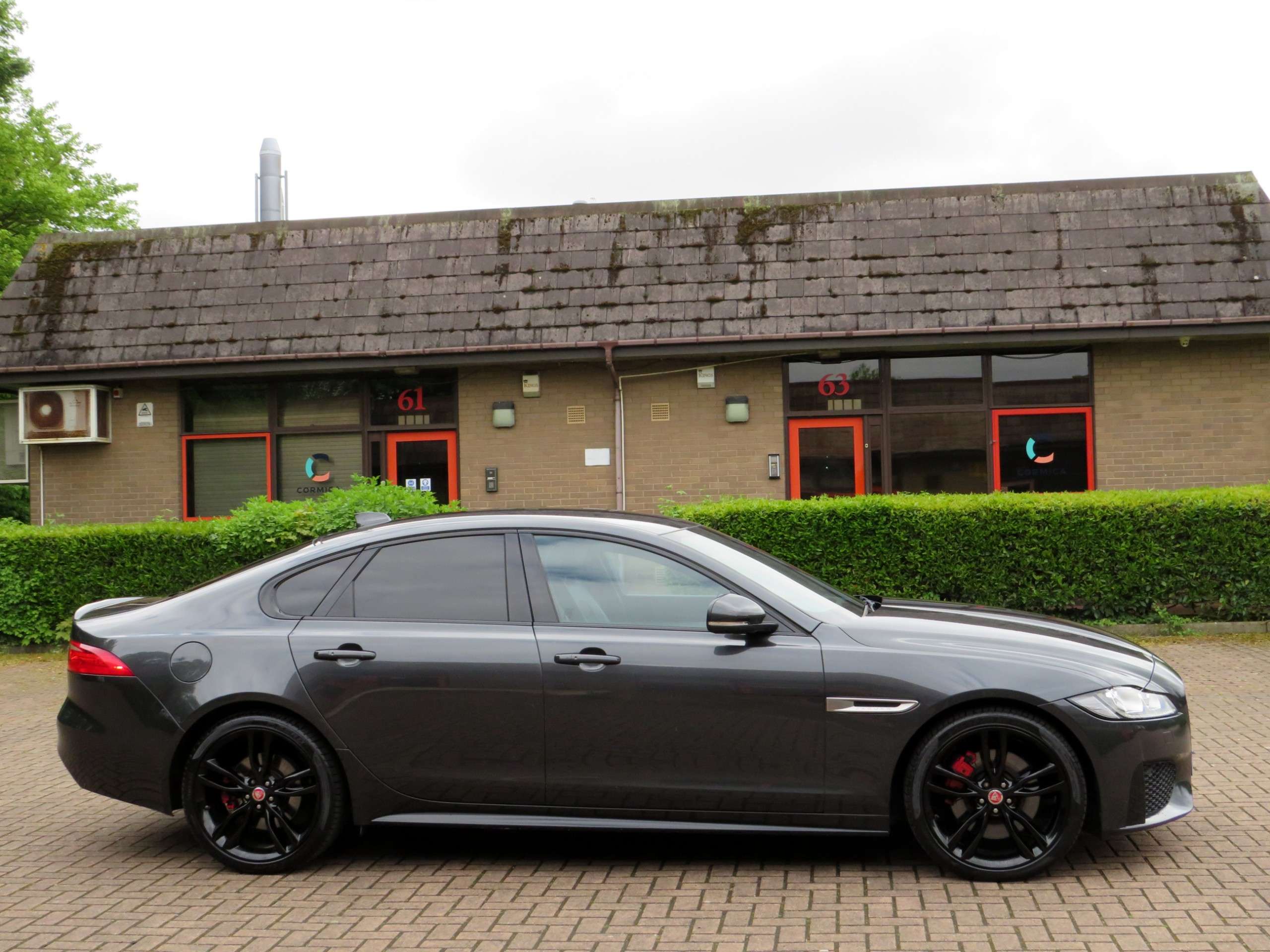 A 2017 JAGUAR XF 3.0 V6 S Saloon 4dr Petrol Auto Euro 6 (s/s) (380 ps) A 2017 JAGUAR XF 3.0 V6 S Saloon 4dr Petrol Auto Euro 6 (s/s) (380 ps)