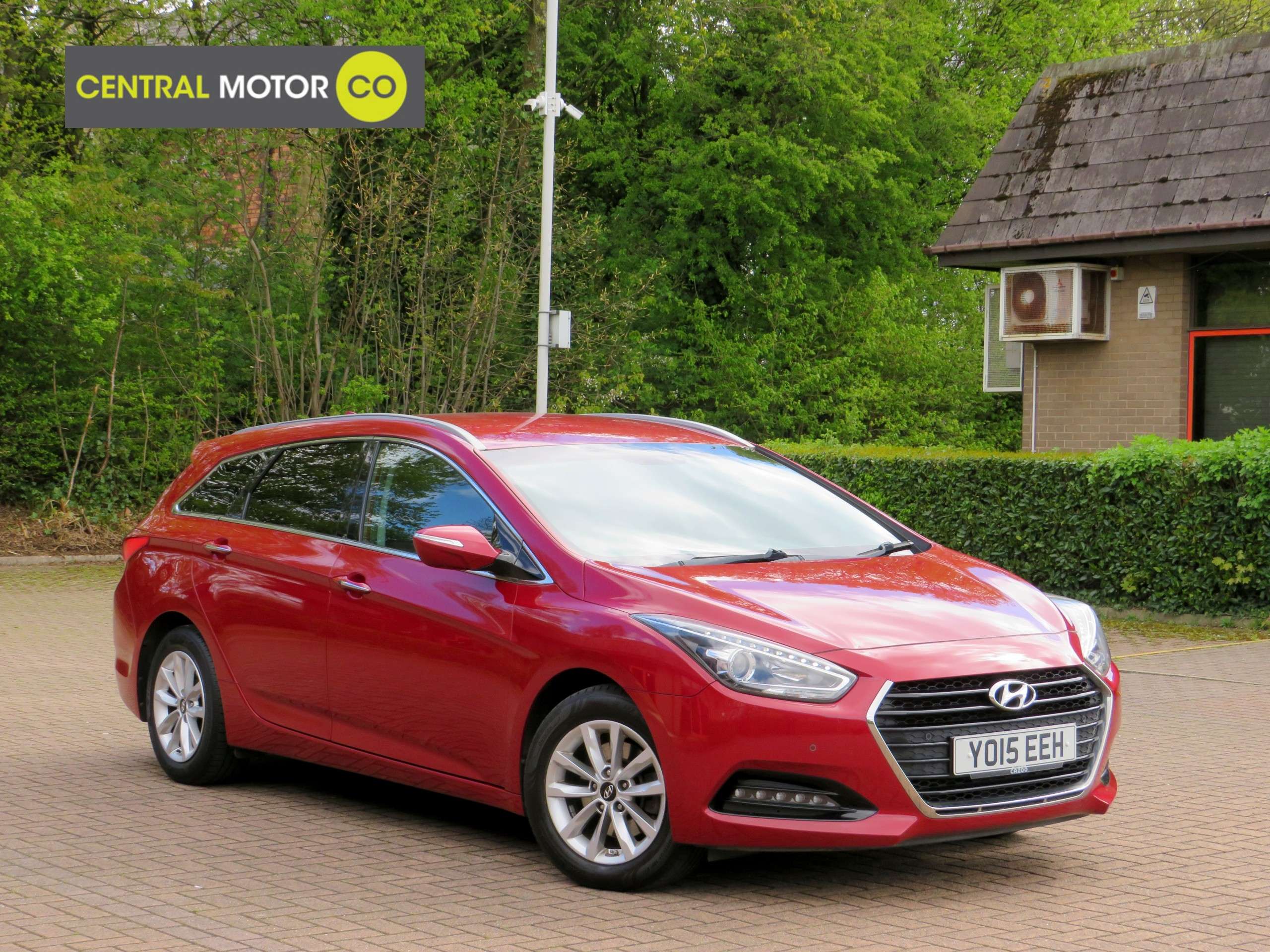 A 2015 HYUNDAI I40 1.7 CRDi Blue Drive SE Nav Business Tourer 5dr Diesel Manual Euro 6 (s/s) (115 ps) A 2015 HYUNDAI I40 1.7 CRDi Blue Drive SE Nav Business Tourer 5dr Diesel Manual Euro 6 (s/s) (115 ps)