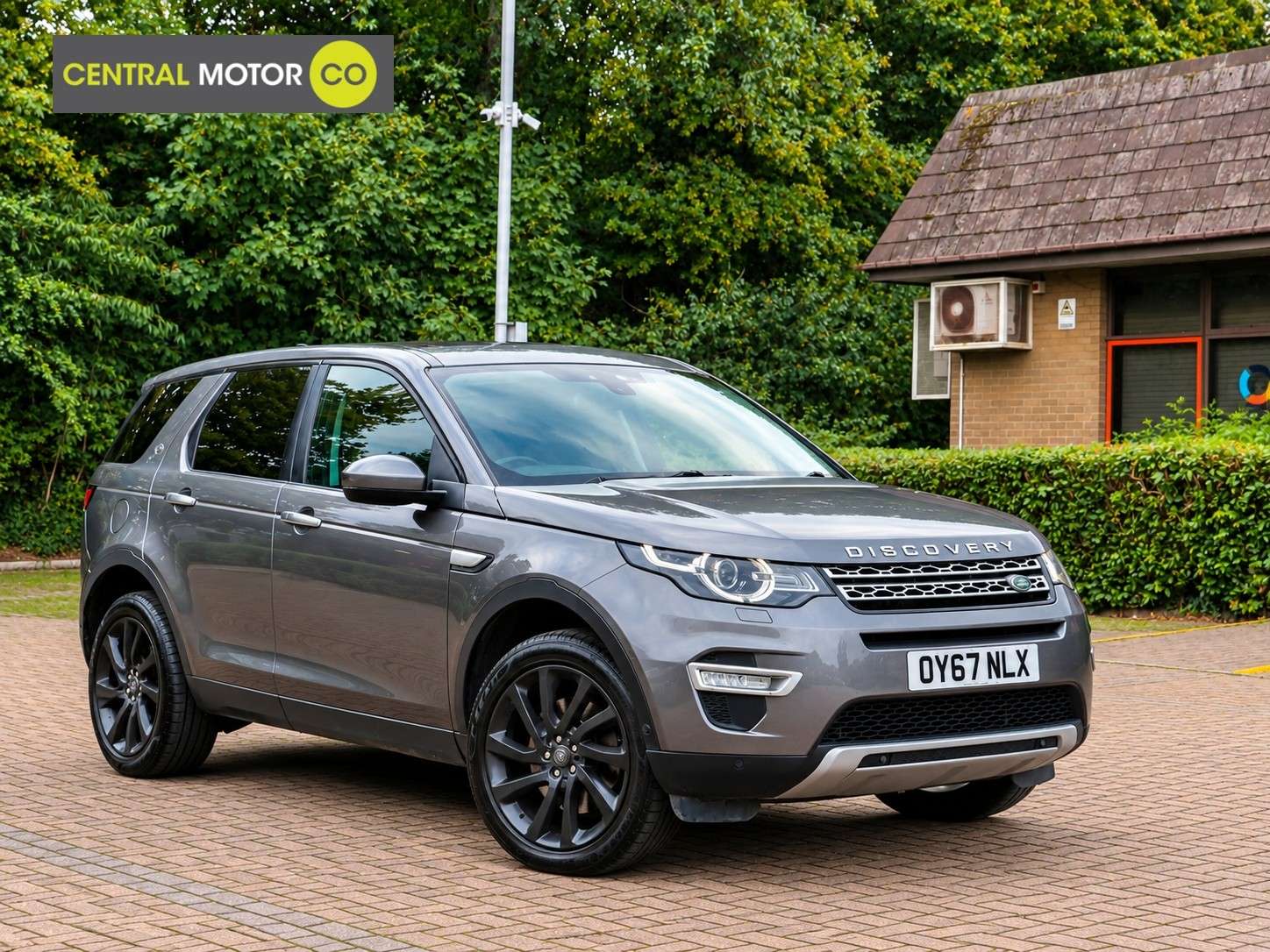 A 2017 LAND ROVER DISCOVERY SPORT 2.0 SD4 HSE Luxury SUV 5dr Diesel Auto 4WD Euro 6 (s/s) (240 ps) A 2017 LAND ROVER DISCOVERY SPORT 2.0 SD4 HSE Luxury SUV 5dr Diesel Auto 4WD Euro 6 (s/s) (240 ps)
