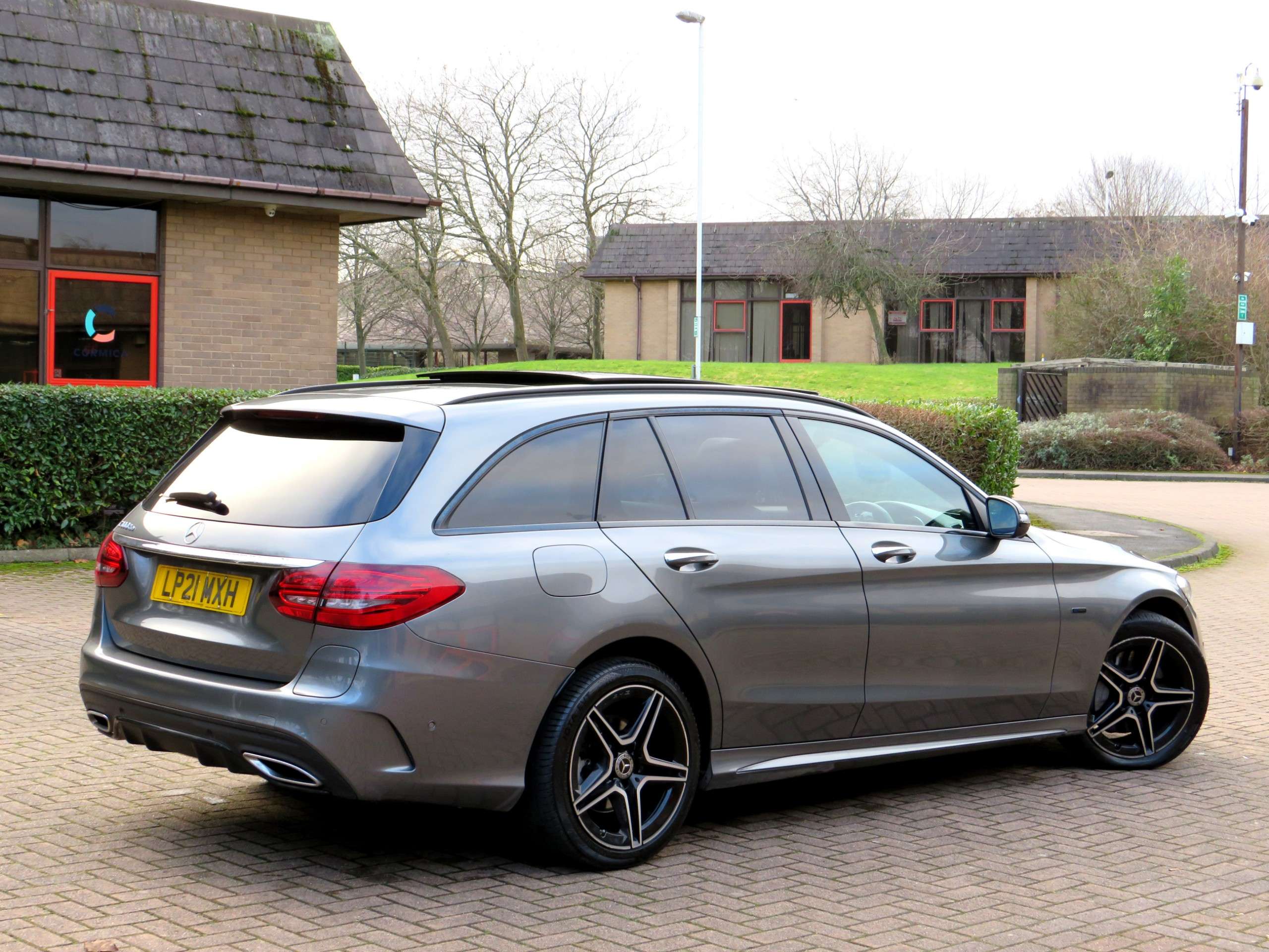 A 2021 MERCEDES-BENZ C CLASS 2.0 C300de 13.5kWh AMG Line Night Edition (Premium Plus) Estate 5dr Diesel Plug-in Hybrid G-Tronic+ Euro 6 (s/s) (306 ps) A 2021 MERCEDES-BENZ C CLASS 2.0 C300de 13.5kWh AMG Line Night Edition (Premium Plus) Estate 5dr Diesel Plug-in Hybrid G-Tronic+ Euro 6 (s/s) (306 ps)