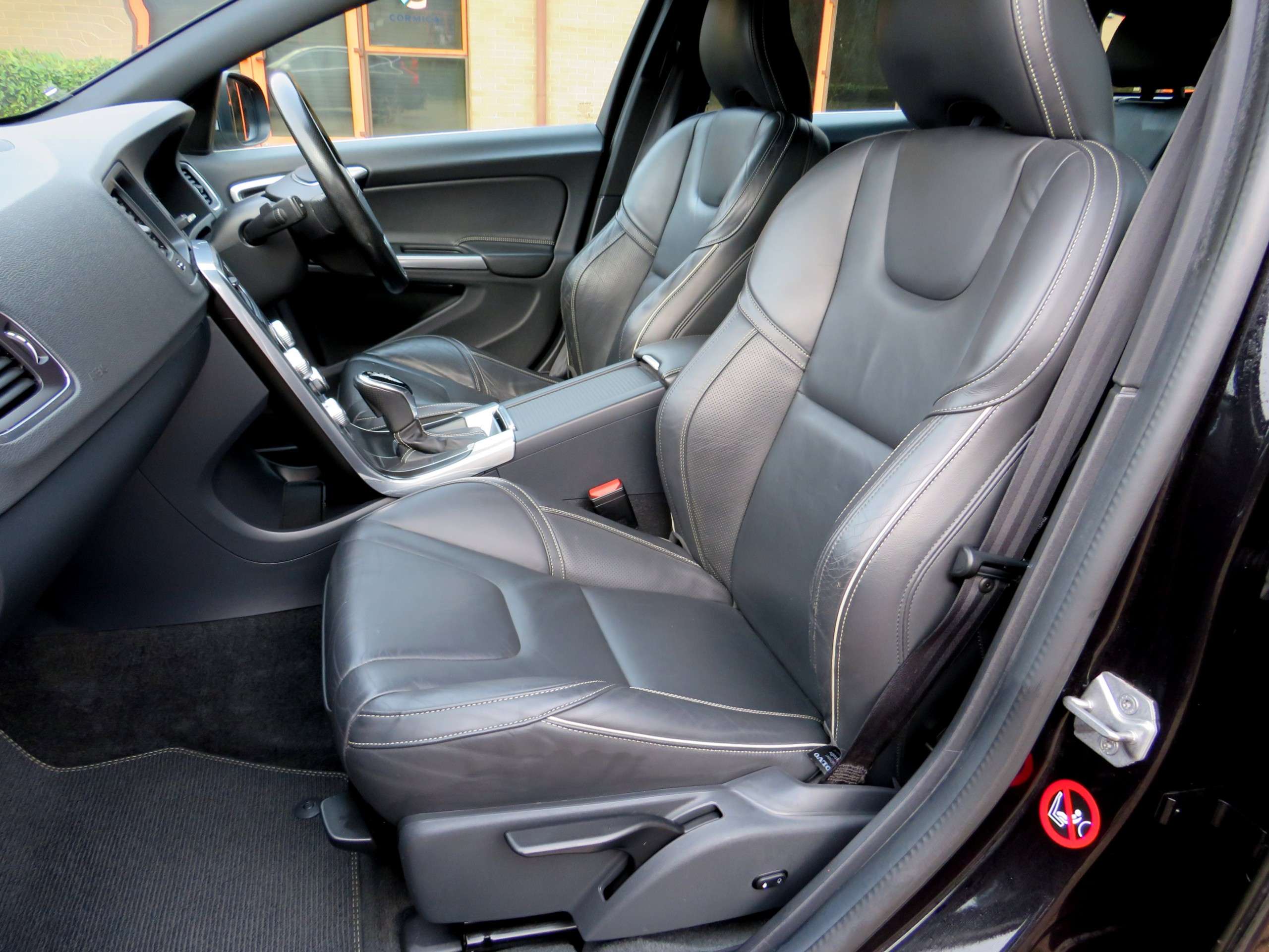 2018 VOLVO V60 2018 VOLVO V60