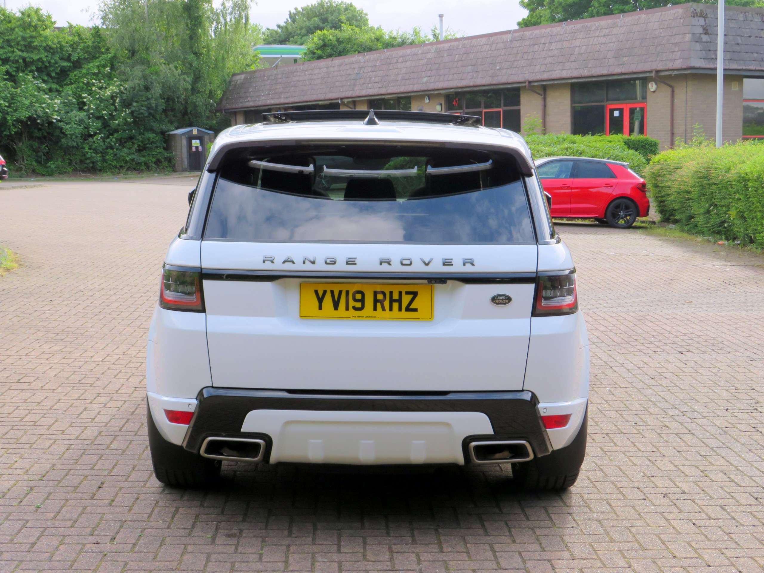 A 2019 LAND ROVER RANGE ROVER SPORT 3.0 SD V6 HSE Dynamic SUV 5dr Diesel Auto 4WD Euro 6 (s/s) (306 ps) A 2019 LAND ROVER RANGE ROVER SPORT 3.0 SD V6 HSE Dynamic SUV 5dr Diesel Auto 4WD Euro 6 (s/s) (306 ps)
