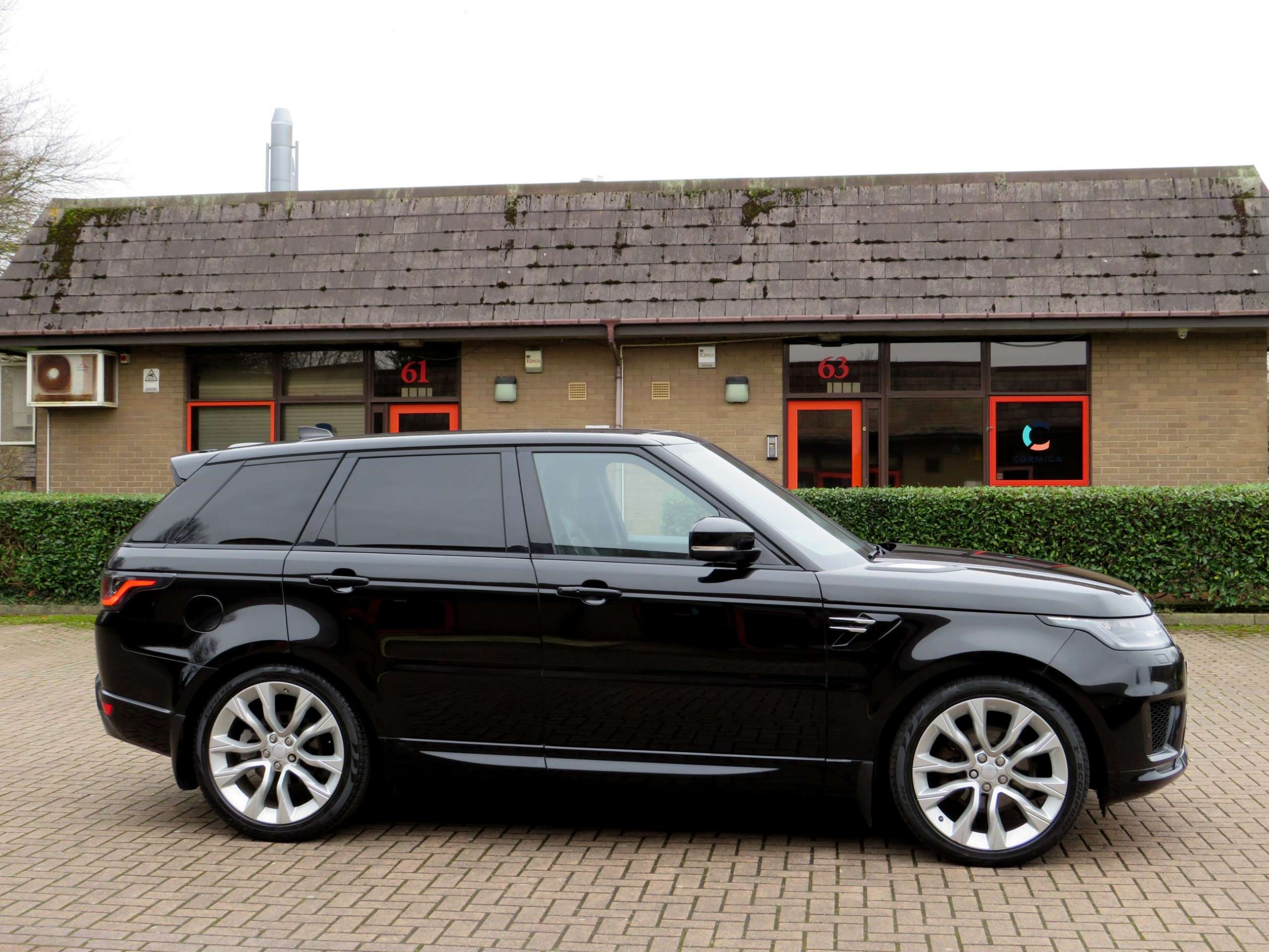 A 2018 LAND ROVER RANGE ROVER SPORT 3.0 SD V6 HSE SUV 5dr Diesel Auto 4WD Euro 6 (s/s) (306 ps) A 2018 LAND ROVER RANGE ROVER SPORT 3.0 SD V6 HSE SUV 5dr Diesel Auto 4WD Euro 6 (s/s) (306 ps)