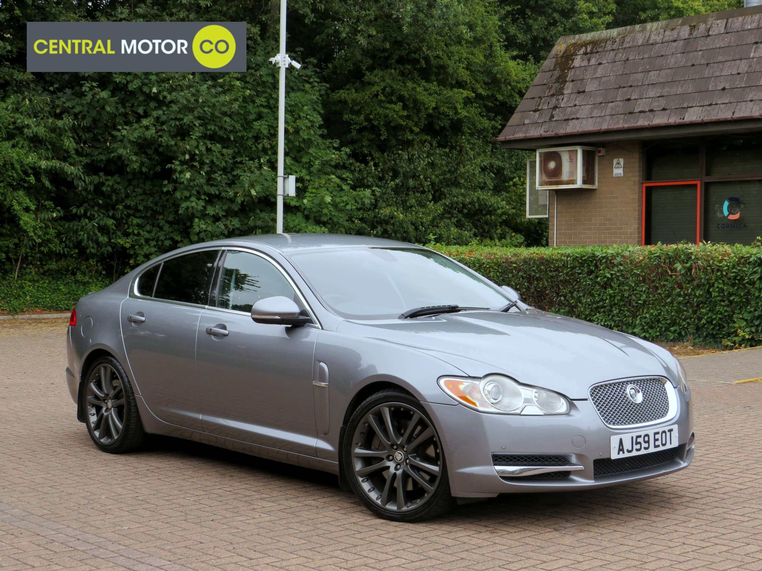 A 2009 JAGUAR XF 3.0d S V6 Premium Luxury Saloon 4dr Diesel Auto Euro 5 (275 ps) A 2009 JAGUAR XF 3.0d S V6 Premium Luxury Saloon 4dr Diesel Auto Euro 5 (275 ps)