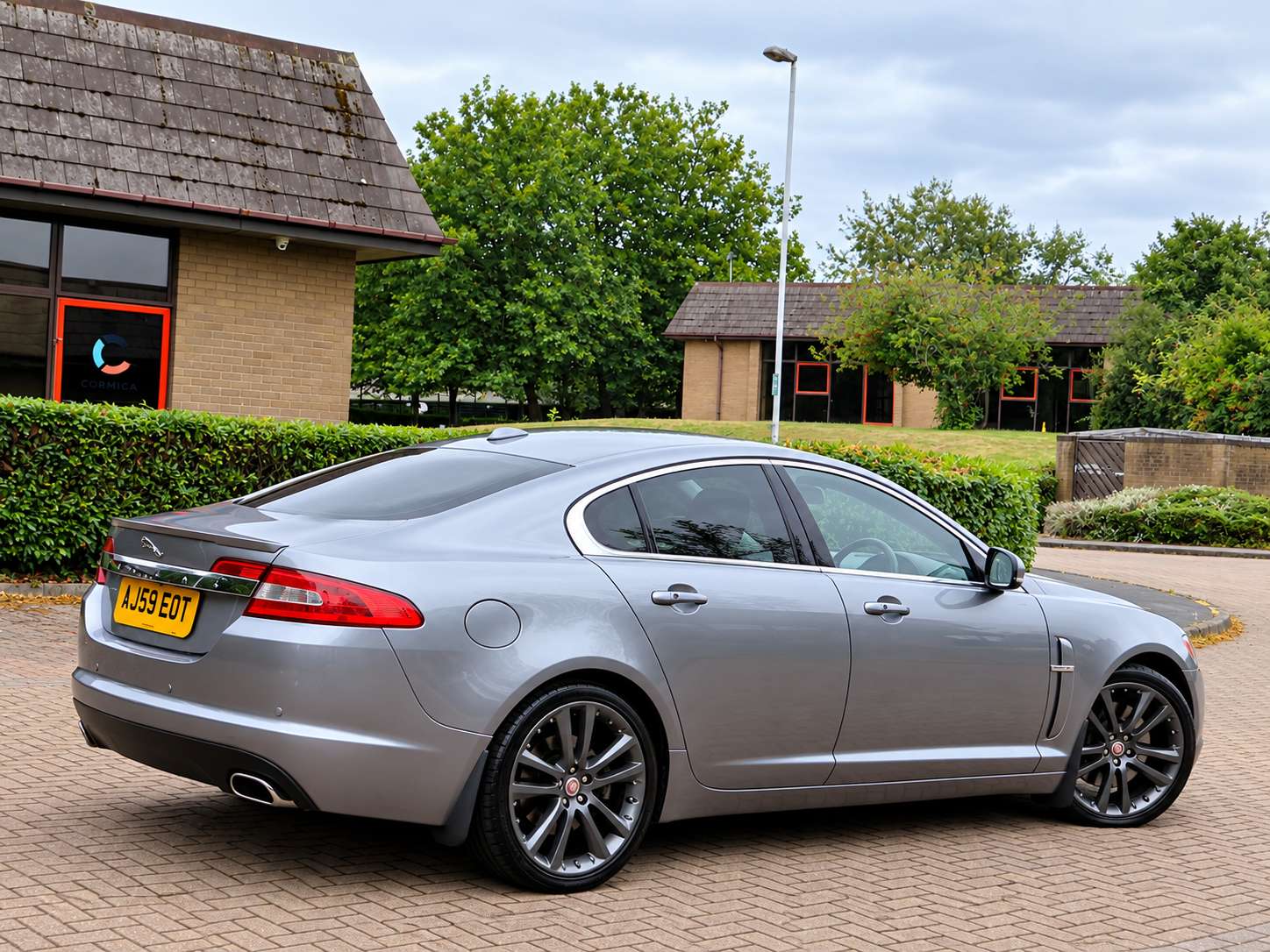 A 2009 JAGUAR XF 3.0d S V6 Premium Luxury Saloon 4dr Diesel Auto Euro 5 (275 ps) A 2009 JAGUAR XF 3.0d S V6 Premium Luxury Saloon 4dr Diesel Auto Euro 5 (275 ps)