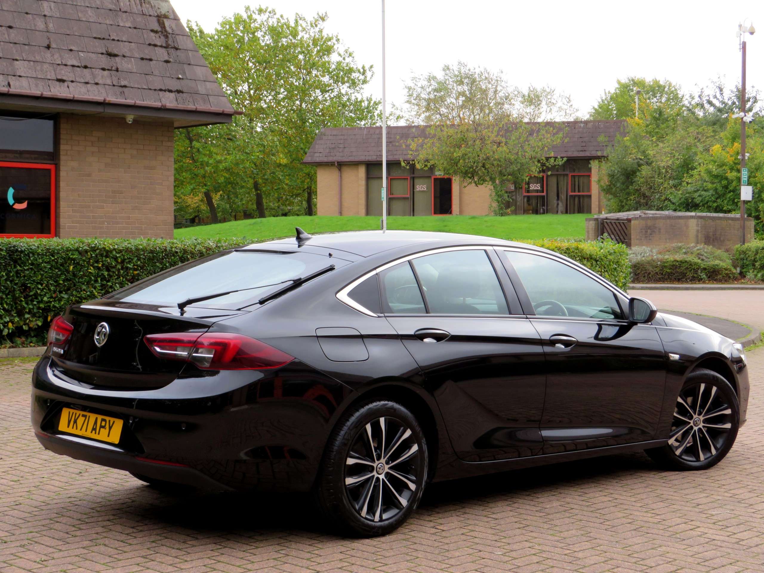 A 2021 VAUXHALL INSIGNIA 1.5 Turbo D SE Edition Grand Sport 5dr Diesel Manual Euro 6 (s/s) (122 ps) A 2021 VAUXHALL INSIGNIA 1.5 Turbo D SE Edition Grand Sport 5dr Diesel Manual Euro 6 (s/s) (122 ps)