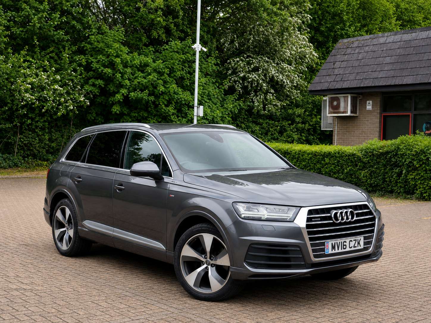 A 2016 AUDI Q7 3.0 TDI V6 S line SUV 5dr Diesel Tiptronic quattro Euro 6 (s/s) (272 ps) A 2016 AUDI Q7 3.0 TDI V6 S line SUV 5dr Diesel Tiptronic quattro Euro 6 (s/s) (272 ps)