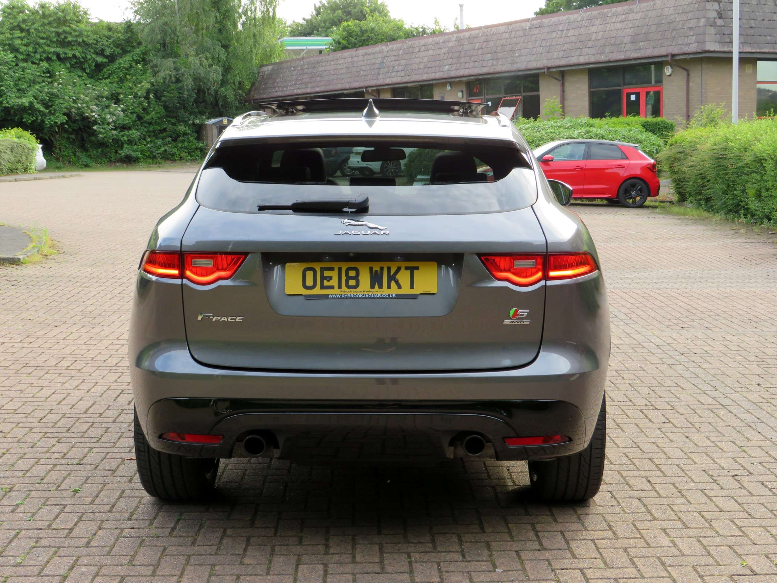 A 2018 JAGUAR F-PACE 3.0 D300 V6 S SUV 5dr Diesel Auto AWD Euro 6 (s/s) (300 ps) A 2018 JAGUAR F-PACE 3.0 D300 V6 S SUV 5dr Diesel Auto AWD Euro 6 (s/s) (300 ps)