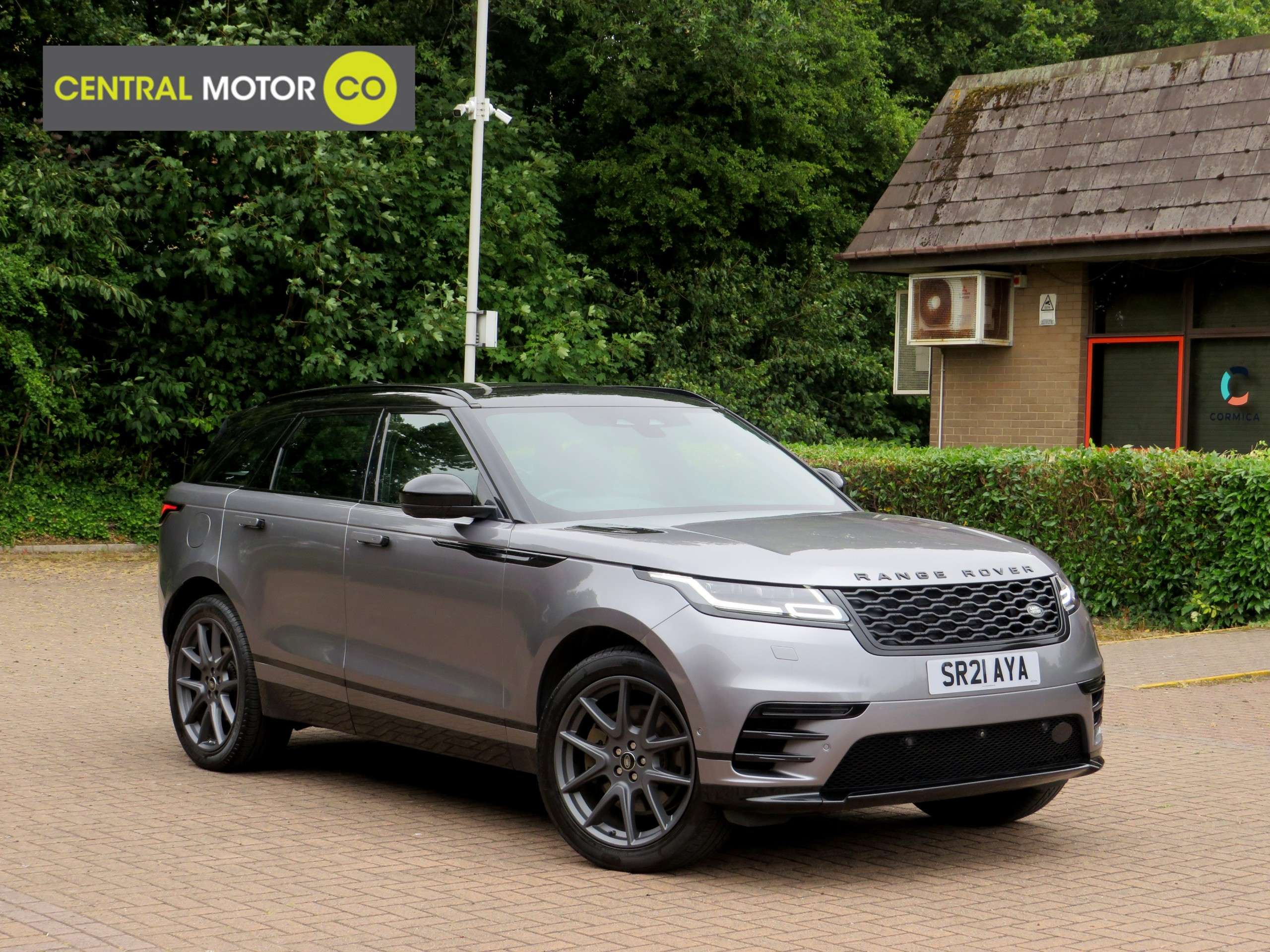 A 2021 LAND ROVER RANGE ROVER VELAR 3.0 D300 MHEV R-Dynamic SE SUV 5dr Diesel Auto 4WD Euro 6 (s/s) (300 ps) A 2021 LAND ROVER RANGE ROVER VELAR 3.0 D300 MHEV R-Dynamic SE SUV 5dr Diesel Auto 4WD Euro 6 (s/s) (300 ps)