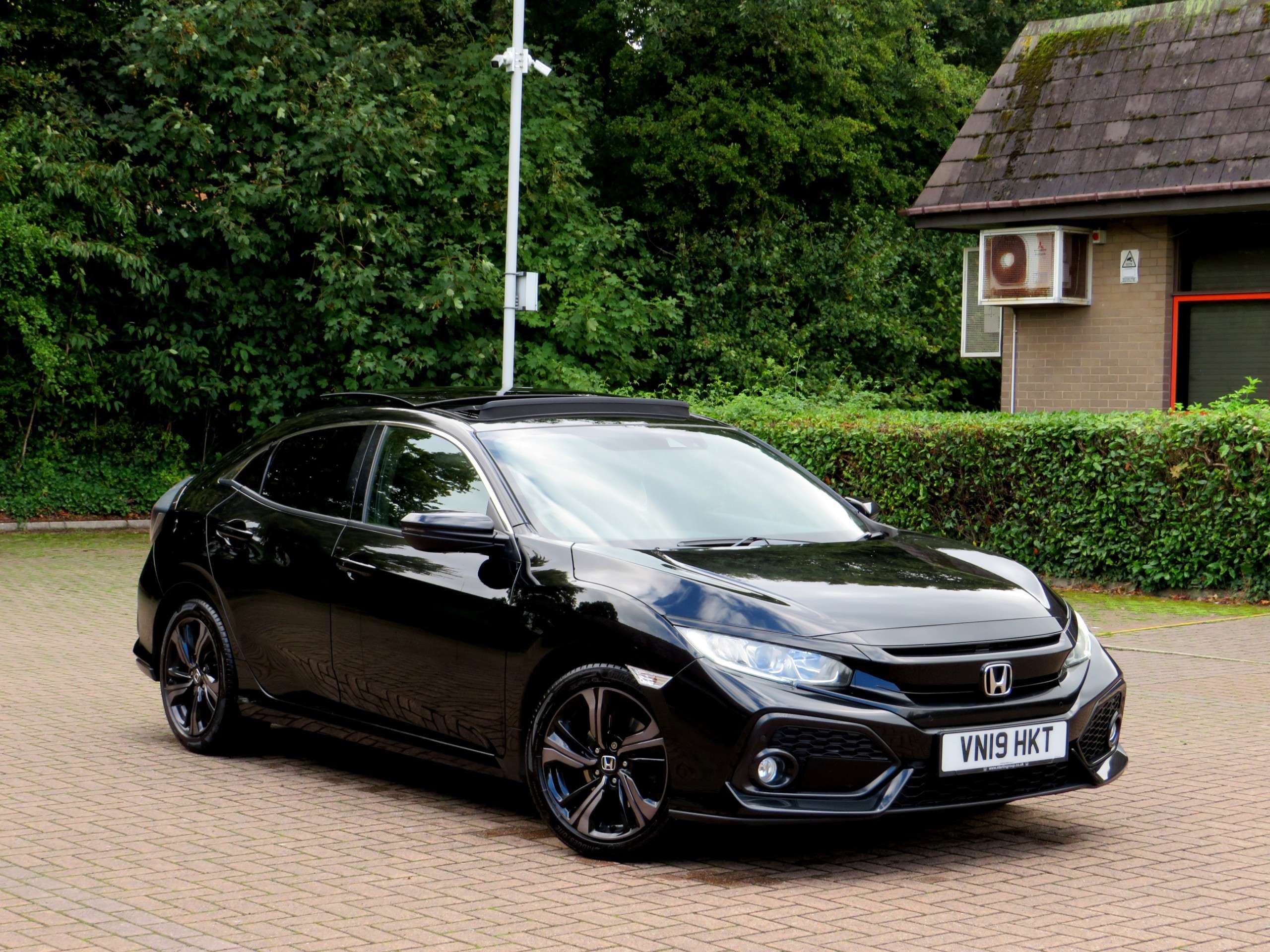 A 2019 HONDA CIVIC 1.6 i-DTEC EX Hatchback 5dr Diesel Auto Euro 6 (s/s) (120 ps) A 2019 HONDA CIVIC 1.6 i-DTEC EX Hatchback 5dr Diesel Auto Euro 6 (s/s) (120 ps)