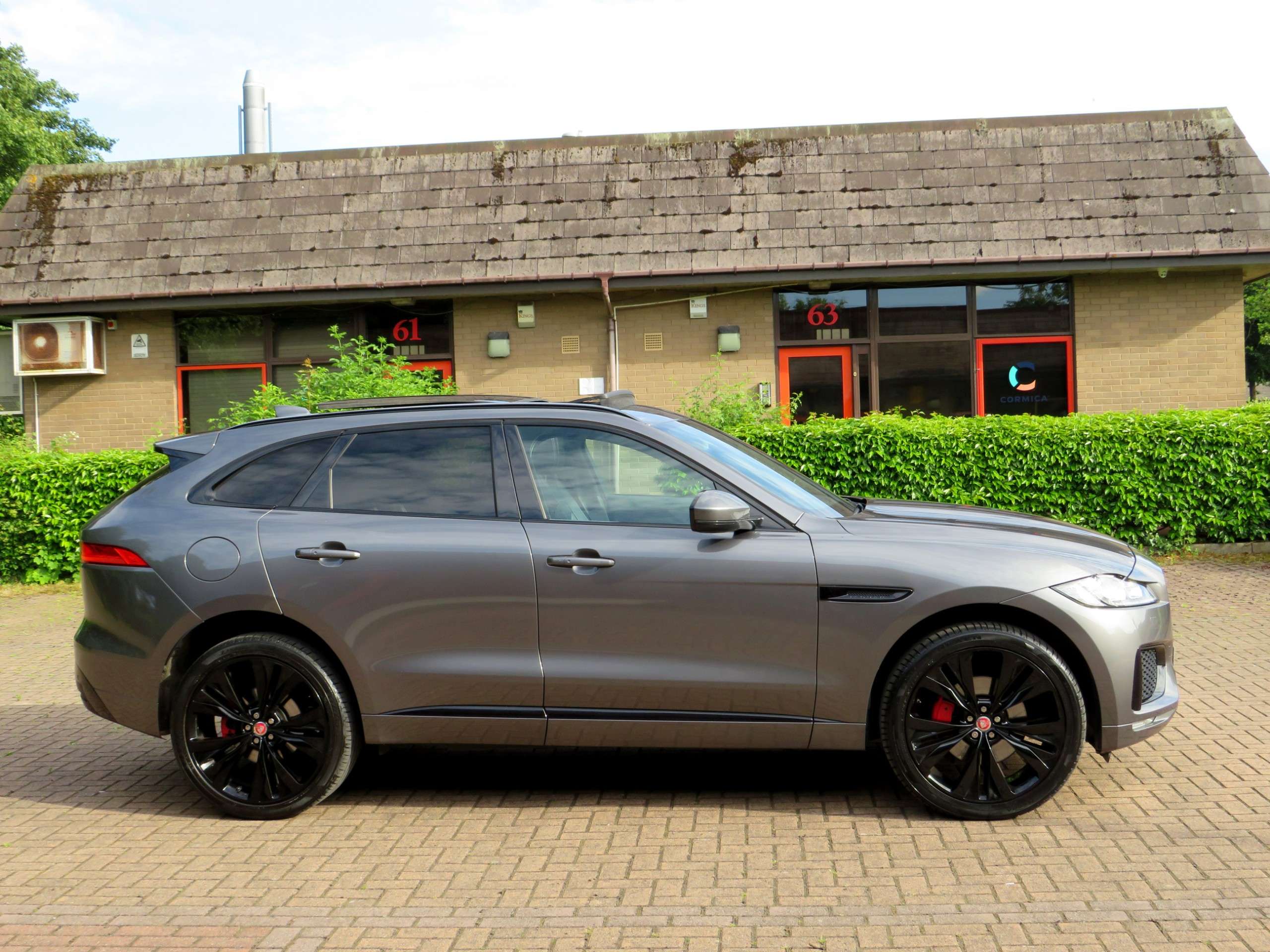 A 2018 JAGUAR F-PACE 3.0 D300 V6 S SUV 5dr Diesel Auto AWD Euro 6 (s/s) (300 ps) A 2018 JAGUAR F-PACE 3.0 D300 V6 S SUV 5dr Diesel Auto AWD Euro 6 (s/s) (300 ps)