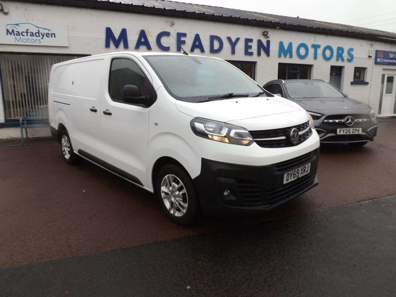 A 2019 VAUXHALL VIVARO 1.5 Turbo D 2900 Dynamic Panel Van 6dr Diesel Manual L2 H1 Euro 6 (s/s) (10 A 2019 VAUXHALL VIVARO 1.5 Turbo D 2900 Dynamic Panel Van 6dr Diesel Manual L2 H1 Euro 6 (s/s) (10
