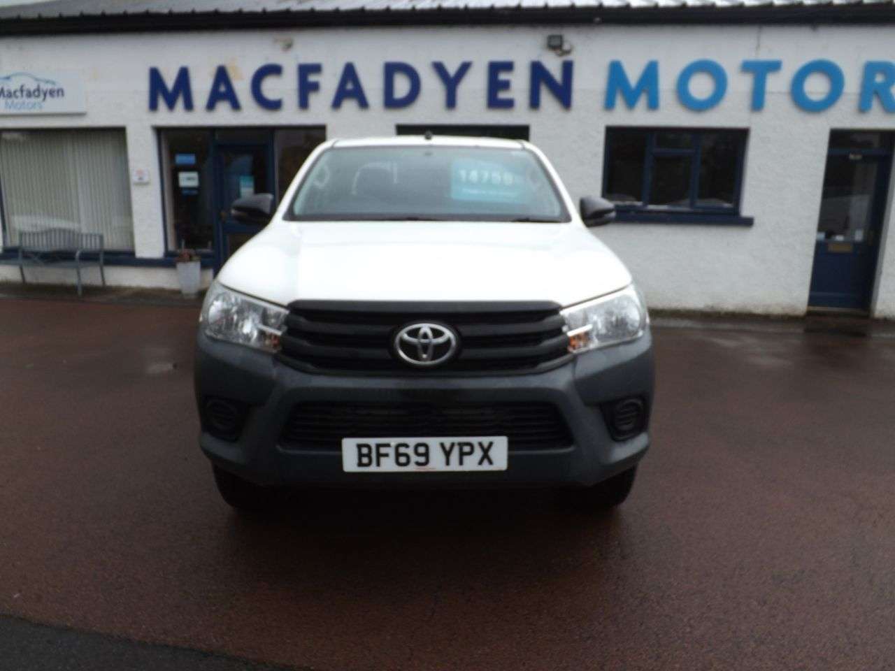 A 2019 TOYOTA HI-LUX 2.4 D-4D Active Pickup Double Cab 4dr Diesel Manual 4WD Euro 6 (3.5t) (150 A 2019 TOYOTA HI-LUX 2.4 D-4D Active Pickup Double Cab 4dr Diesel Manual 4WD Euro 6 (3.5t) (150