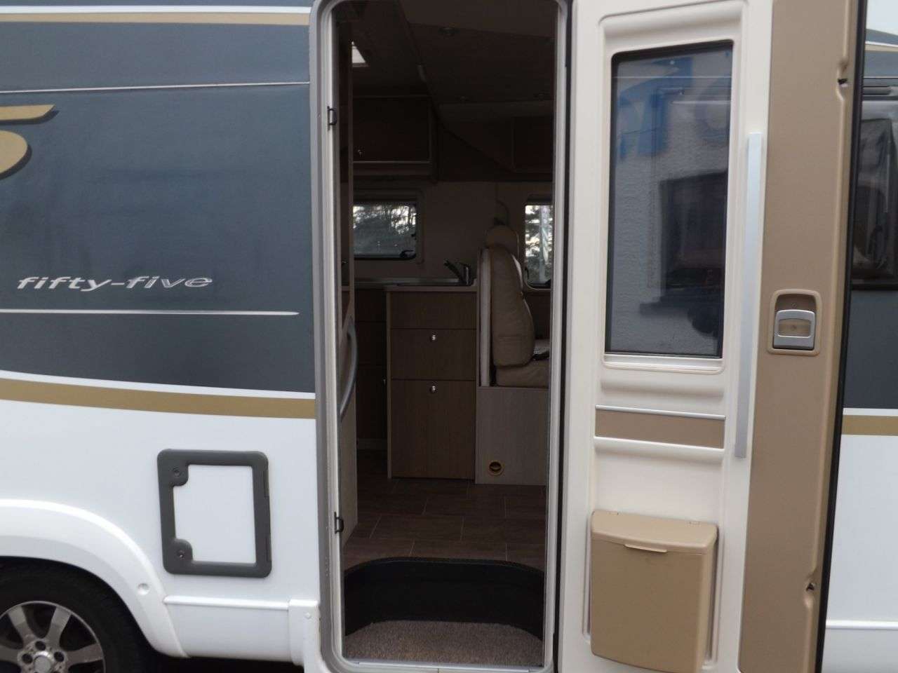 2014 BURSTNER IXEO TIME IT 726G SOVERIEGN 2014 BURSTNER IXEO TIME IT 726G SOVERIEGN