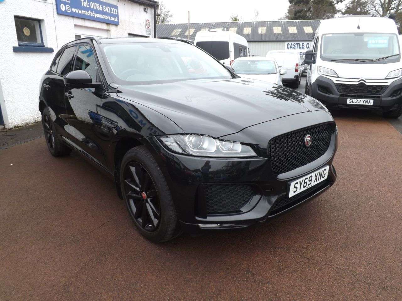 A 2019 JAGUAR F-PACE 2.0 D180 Chequered Flag SUV 5dr Diesel Auto AWD Euro 6 (s/s) (180 ps) A 2019 JAGUAR F-PACE 2.0 D180 Chequered Flag SUV 5dr Diesel Auto AWD Euro 6 (s/s) (180 ps)