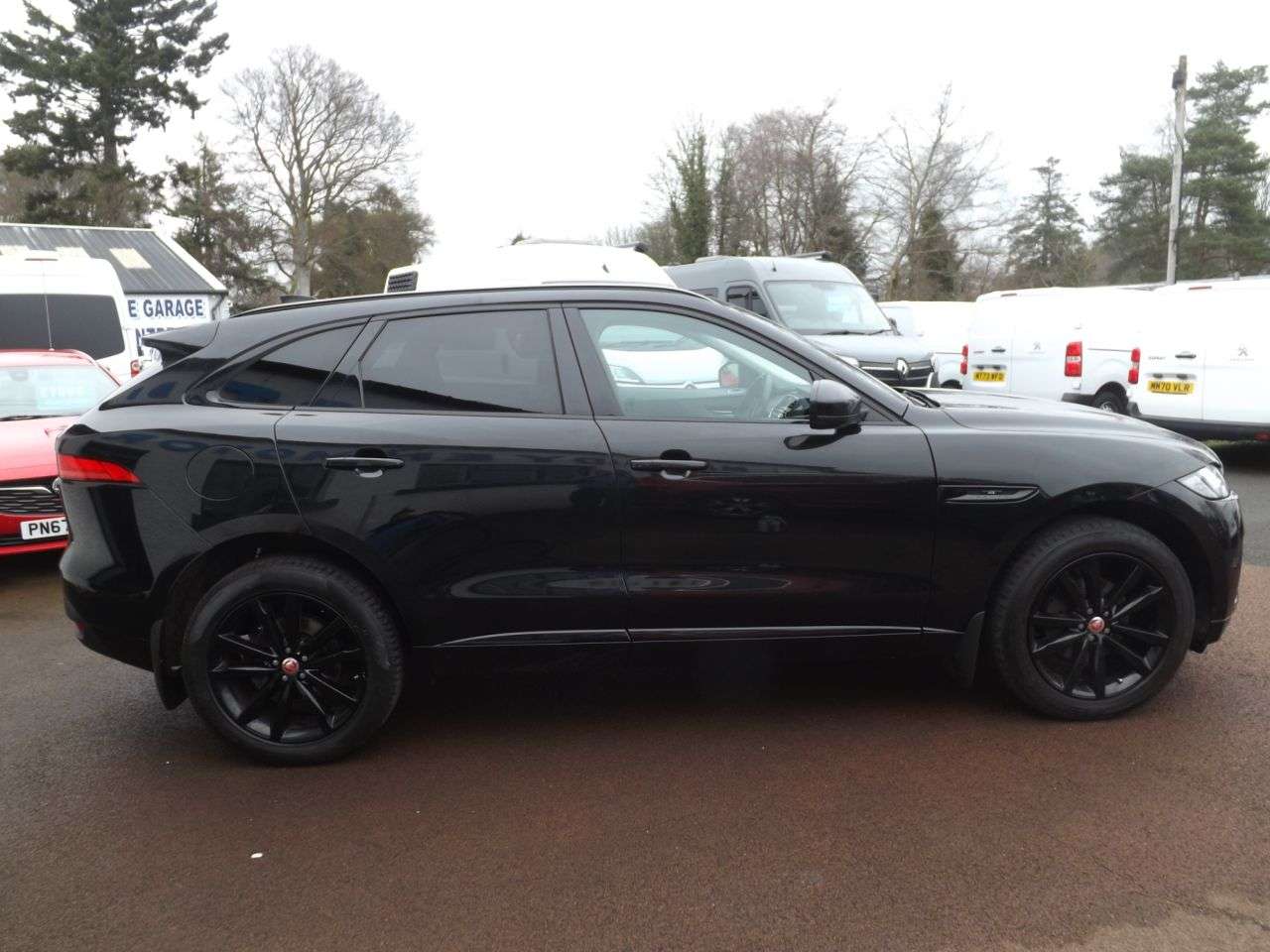 A 2019 JAGUAR F-PACE 2.0 D180 Chequered Flag SUV 5dr Diesel Auto AWD Euro 6 (s/s) (180 ps) A 2019 JAGUAR F-PACE 2.0 D180 Chequered Flag SUV 5dr Diesel Auto AWD Euro 6 (s/s) (180 ps)