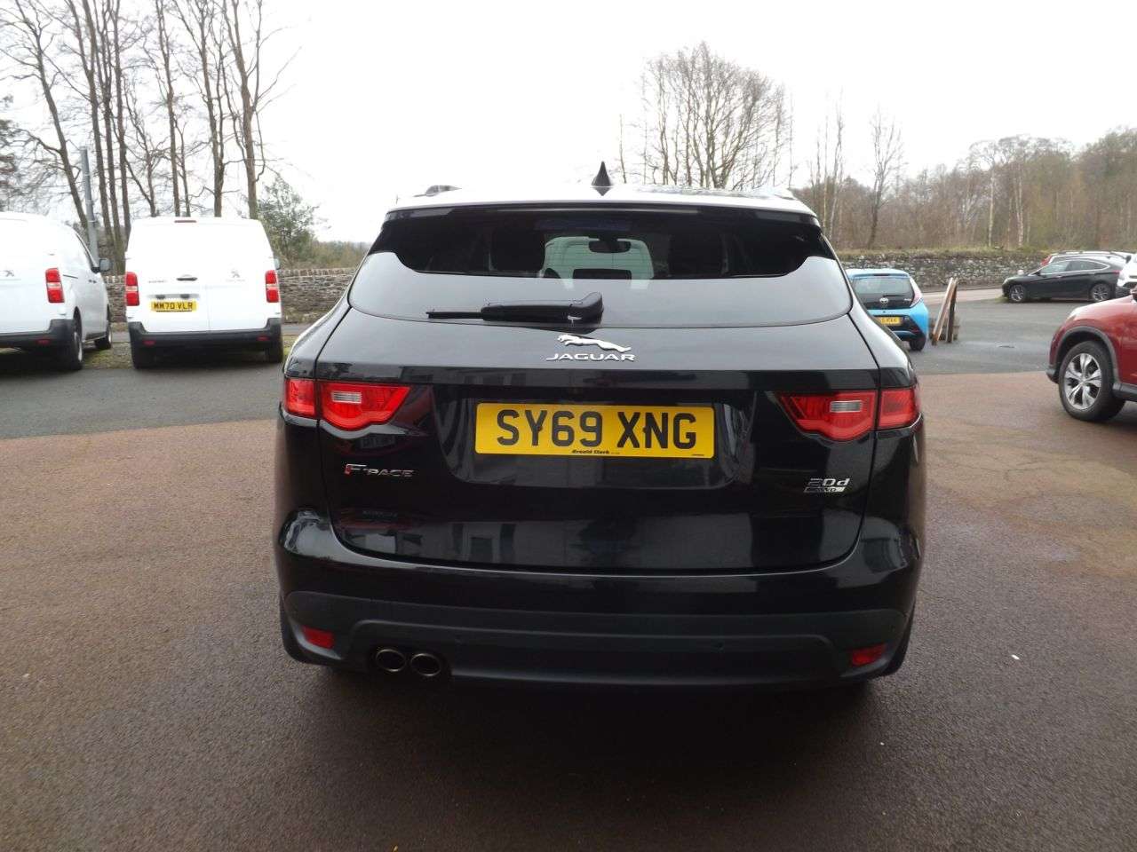 A 2019 JAGUAR F-PACE 2.0 D180 Chequered Flag SUV 5dr Diesel Auto AWD Euro 6 (s/s) (180 ps) A 2019 JAGUAR F-PACE 2.0 D180 Chequered Flag SUV 5dr Diesel Auto AWD Euro 6 (s/s) (180 ps)