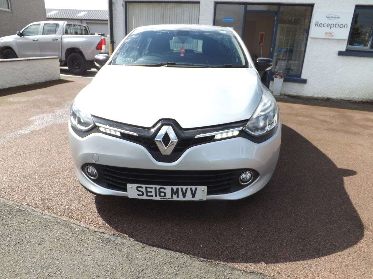 A 2016 RENAULT CLIO 1.5 dCi Dynamique Nav Hatchback 5dr Diesel Manual Euro 6 (s/s) (90 ps) A 2016 RENAULT CLIO 1.5 dCi Dynamique Nav Hatchback 5dr Diesel Manual Euro 6 (s/s) (90 ps)