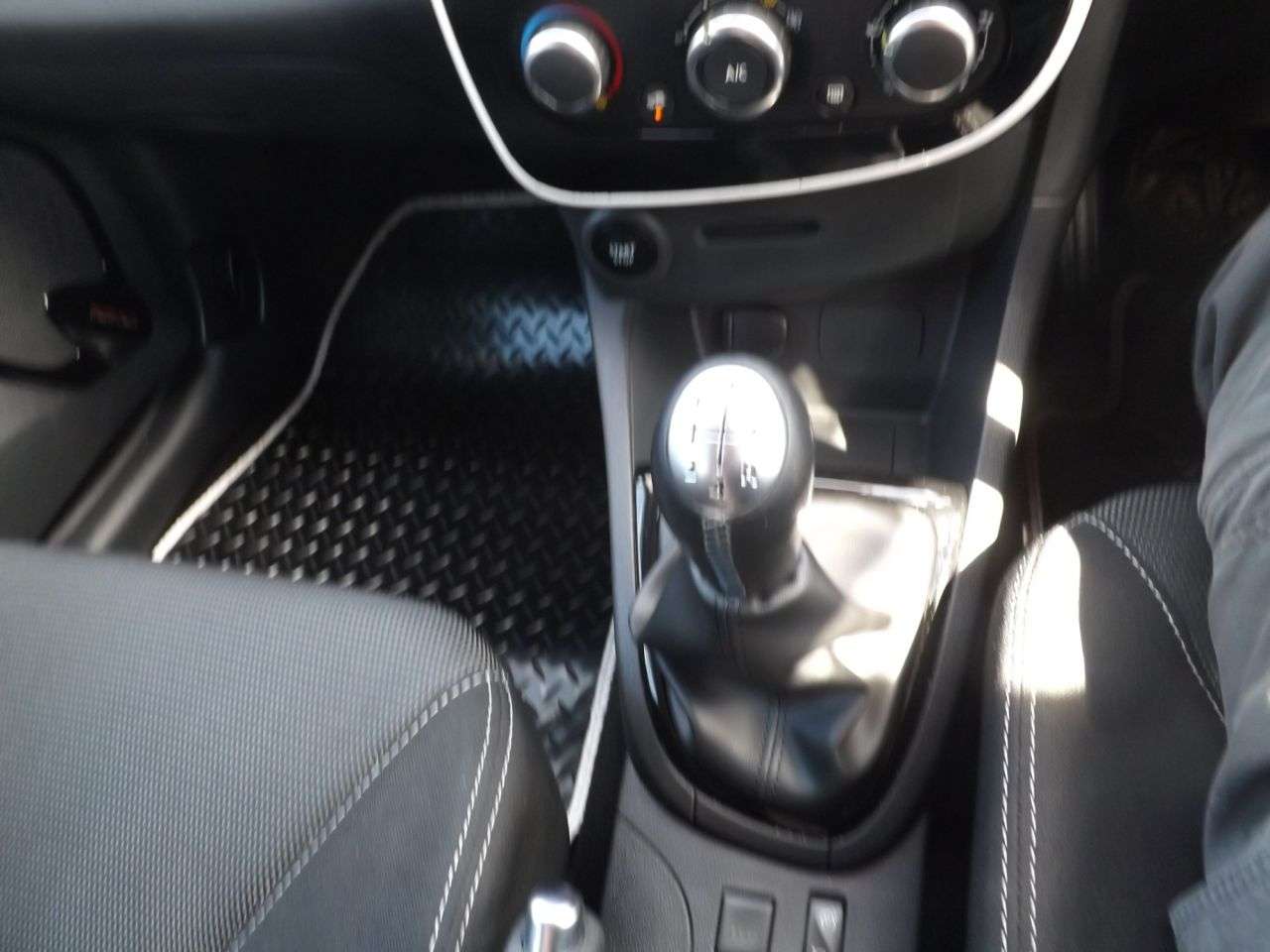 2016 RENAULT CLIO 2016 RENAULT CLIO