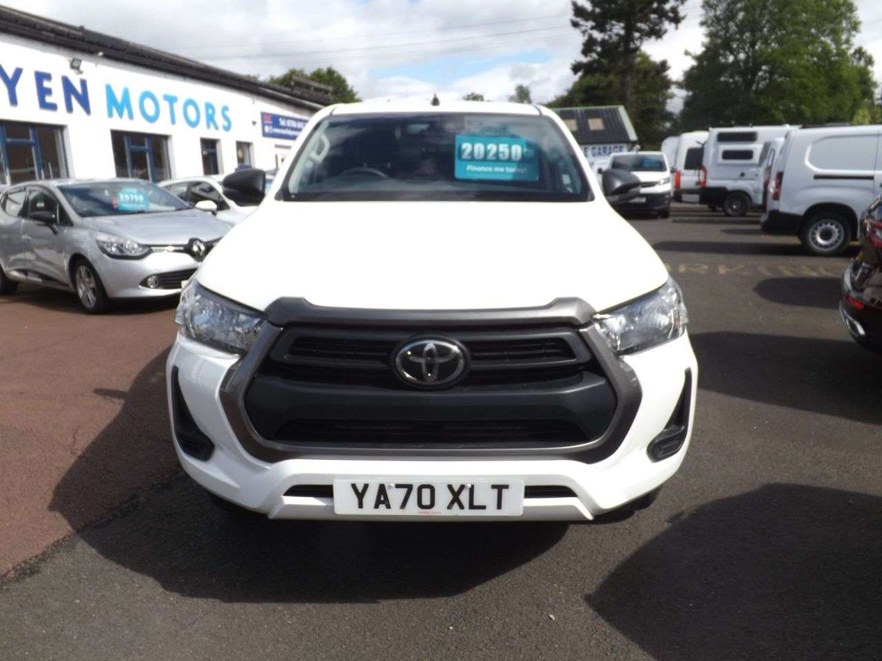 A 2021 TOYOTA HI-LUX 2.4 D-4D Active Pickup Double Cab 4dr Diesel Manual 4WD Euro 6 (s/s) (150 p A 2021 TOYOTA HI-LUX 2.4 D-4D Active Pickup Double Cab 4dr Diesel Manual 4WD Euro 6 (s/s) (150 p