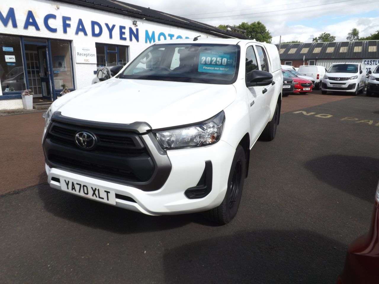 A 2021 TOYOTA HI-LUX 2.4 D-4D Active Pickup Double Cab 4dr Diesel Manual 4WD Euro 6 (s/s) (150 p A 2021 TOYOTA HI-LUX 2.4 D-4D Active Pickup Double Cab 4dr Diesel Manual 4WD Euro 6 (s/s) (150 p
