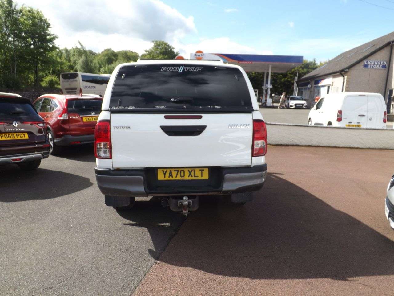 A 2021 TOYOTA HI-LUX 2.4 D-4D Active Pickup Double Cab 4dr Diesel Manual 4WD Euro 6 (s/s) (150 p A 2021 TOYOTA HI-LUX 2.4 D-4D Active Pickup Double Cab 4dr Diesel Manual 4WD Euro 6 (s/s) (150 p