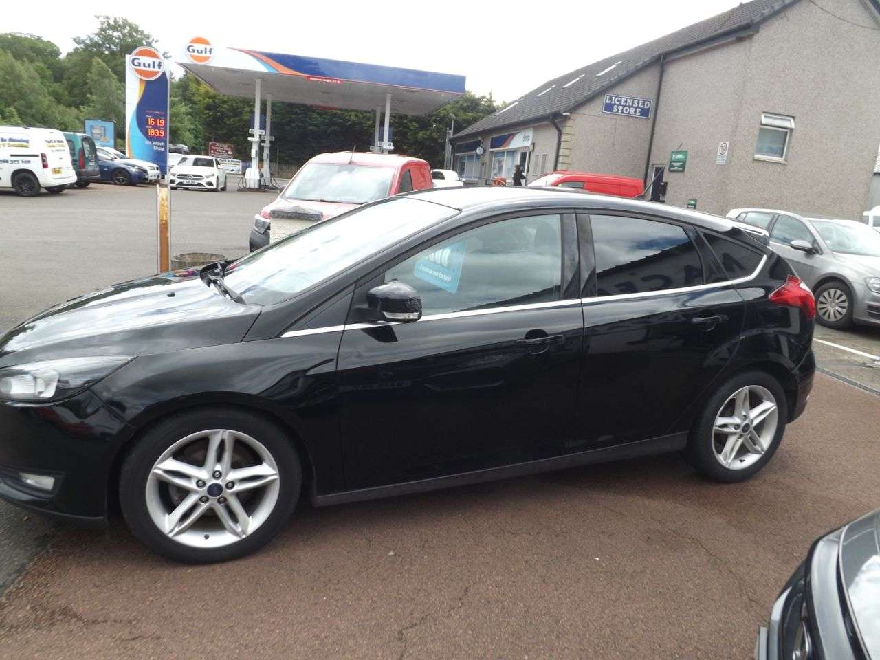 A 2015 FORD FOCUS 1.0T EcoBoost Zetec Hatchback 5dr Petrol Manual Euro 6 (s/s) (100 ps) A 2015 FORD FOCUS 1.0T EcoBoost Zetec Hatchback 5dr Petrol Manual Euro 6 (s/s) (100 ps)